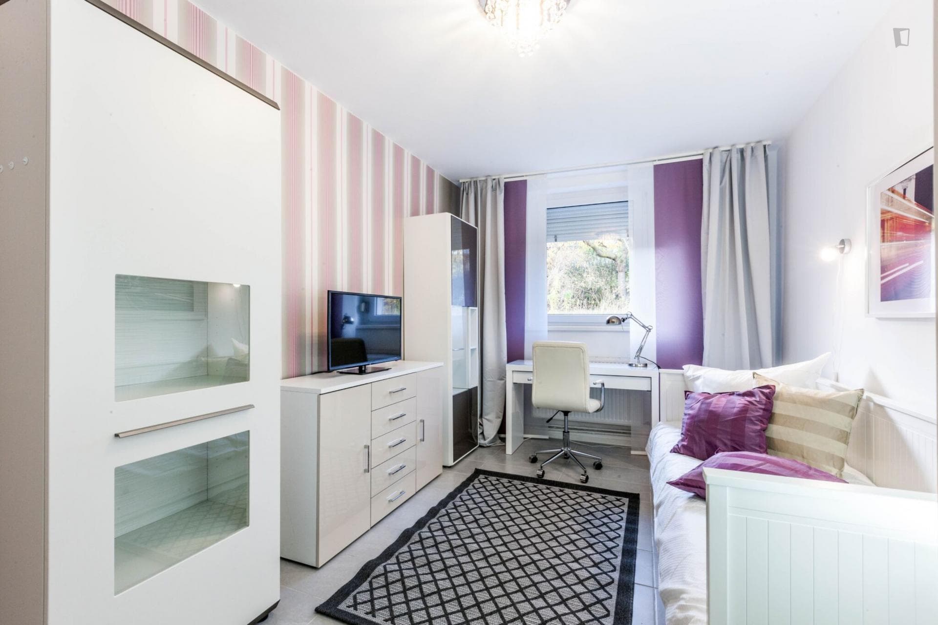 Elegantes WG-Zimmer in Stadtvilla Schönefeld, in einer 5-Zimmer-Wohnung photo 1