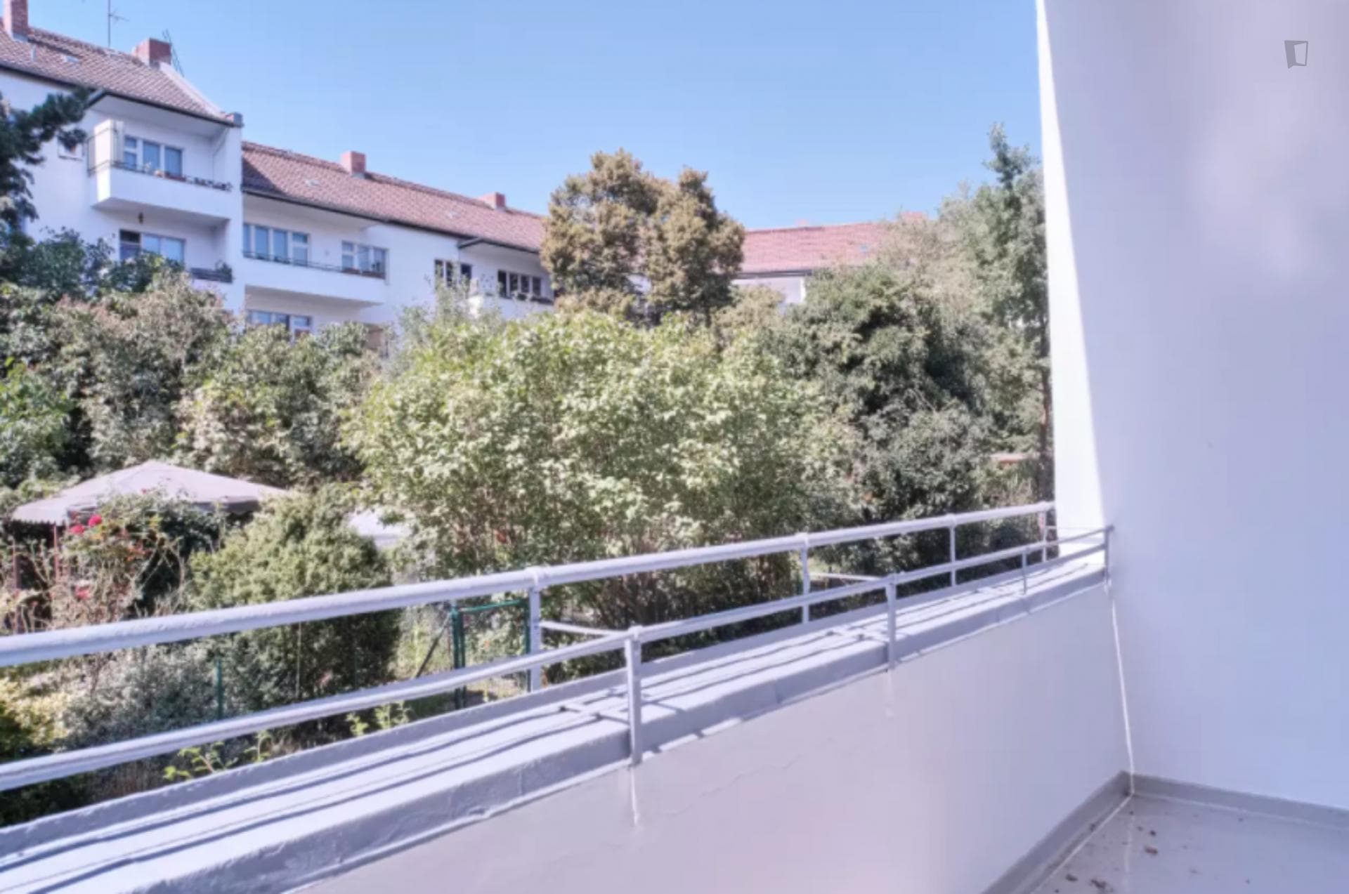 Charming single bedroom in a 3-bedroom apartment near U Grenzallee (Berlin) transport stop photo 1