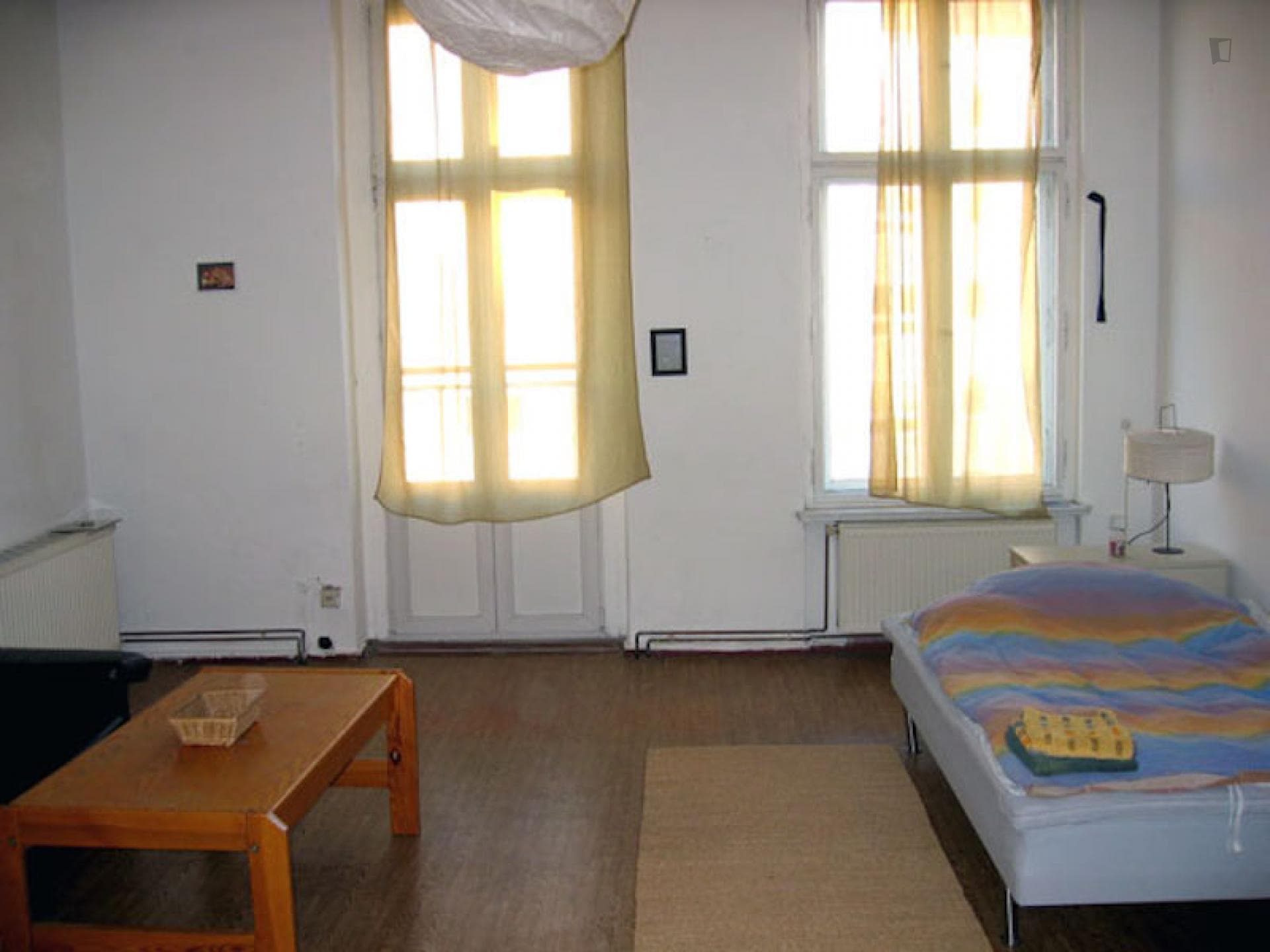 Practical single bedroom in a 5-bedroom flat, in Mitte photo 1