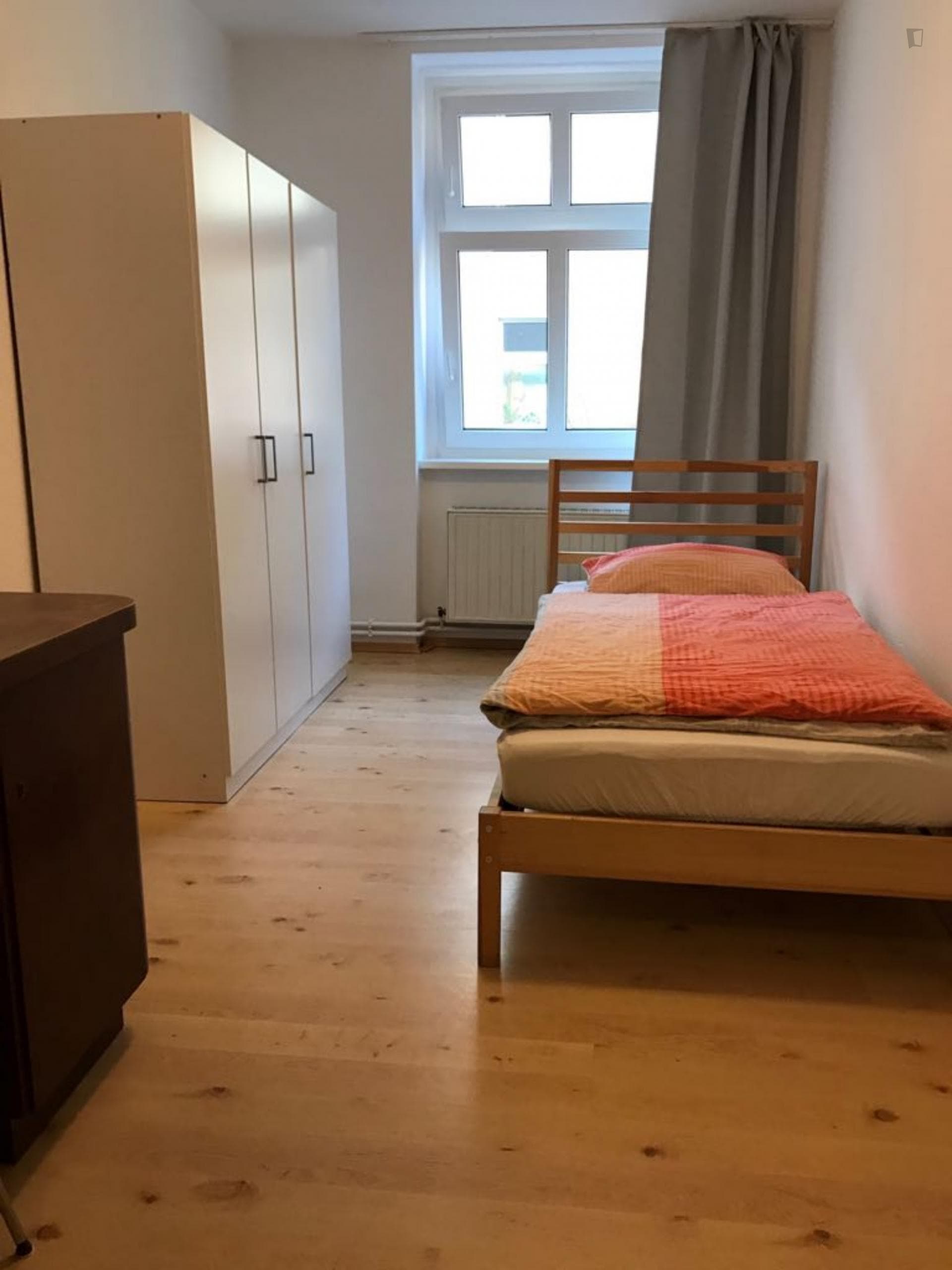 Snug single bedroom in Spandau photo 1