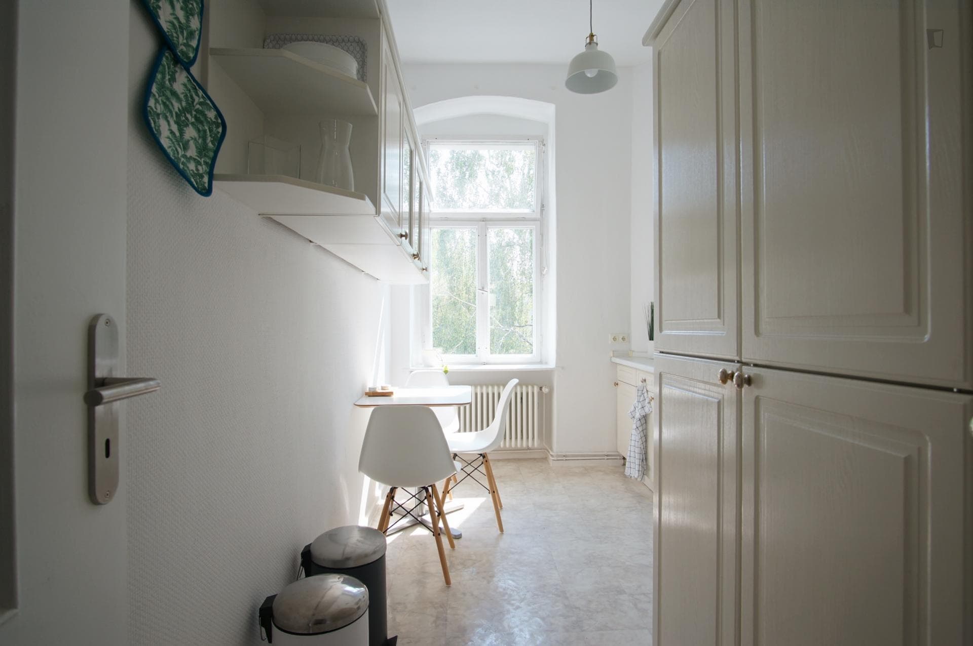 Welcoming spacious room in 3-bedroom flat near U Heinrich-Heine-Strasse metro photo 1