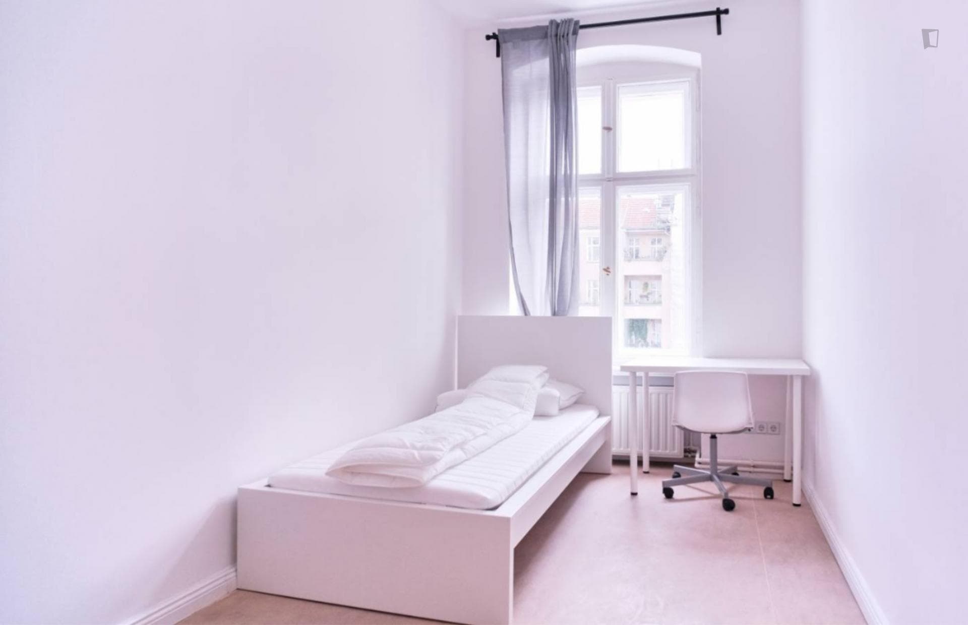 Harmonious room in 5-bedroom apartment in Friedrichshain photo 1