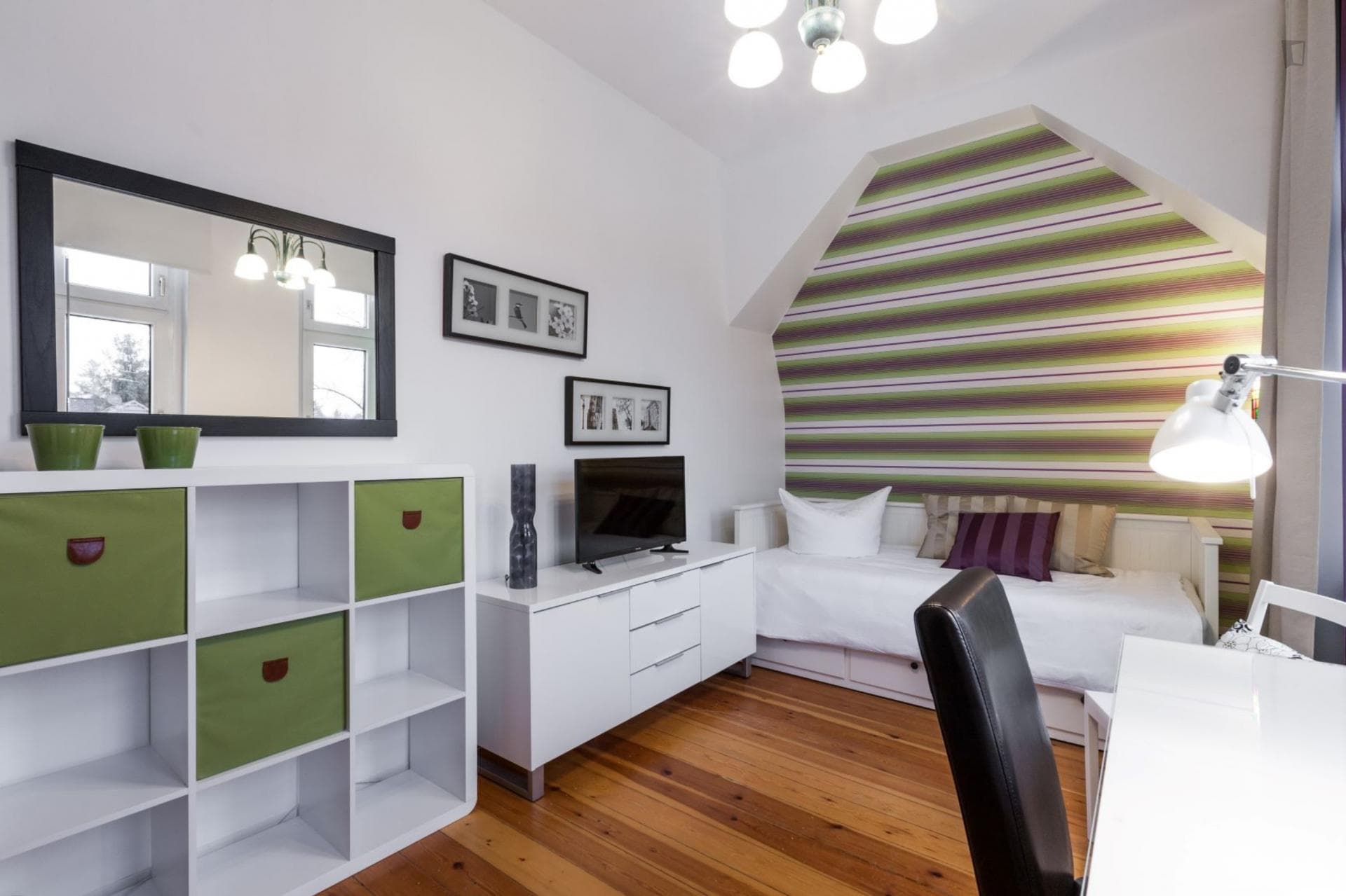 Cool single bedroom in 6-bedroom apartment photo 1
