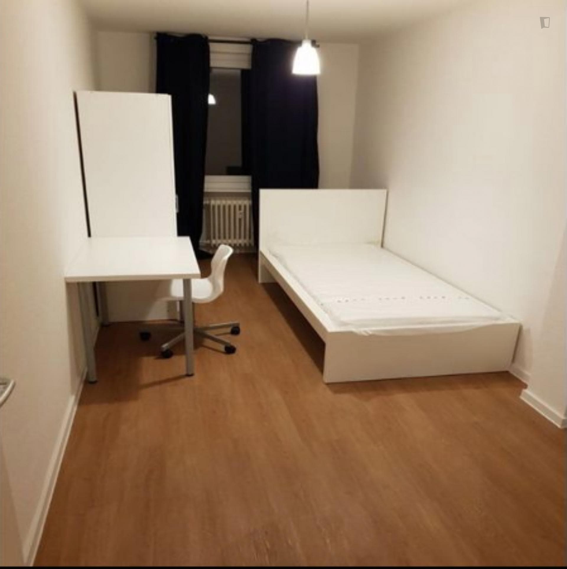 Homely single bedroom in Stellingen photo 1