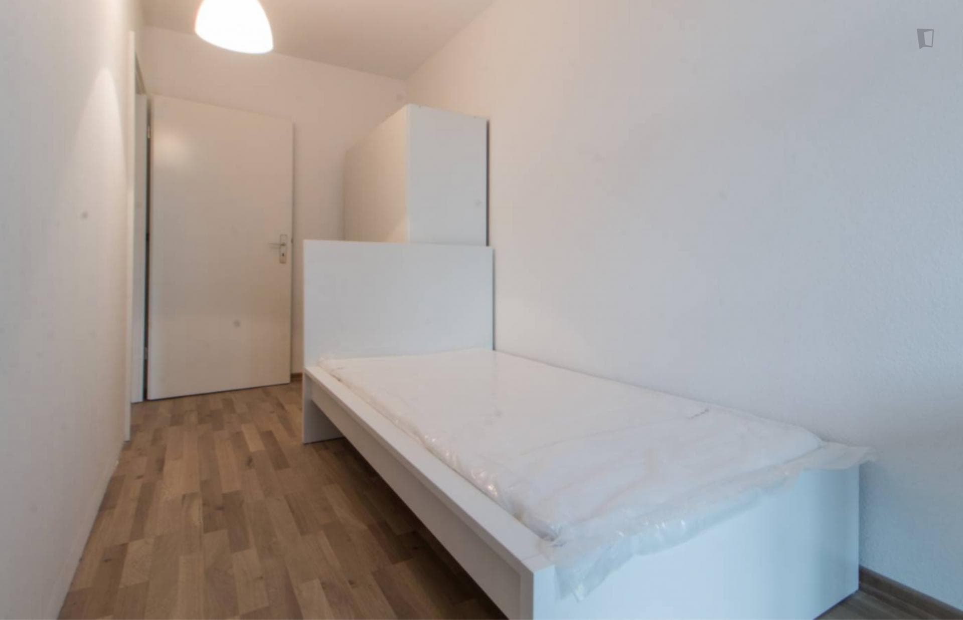 Enjoyable room in 4-bedroom apartment in Kreuzberg photo 1