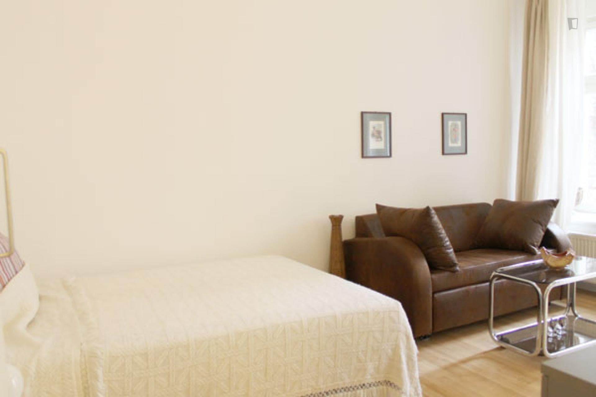 Bright and comfortable studio near the Frankfurter metro photo 1