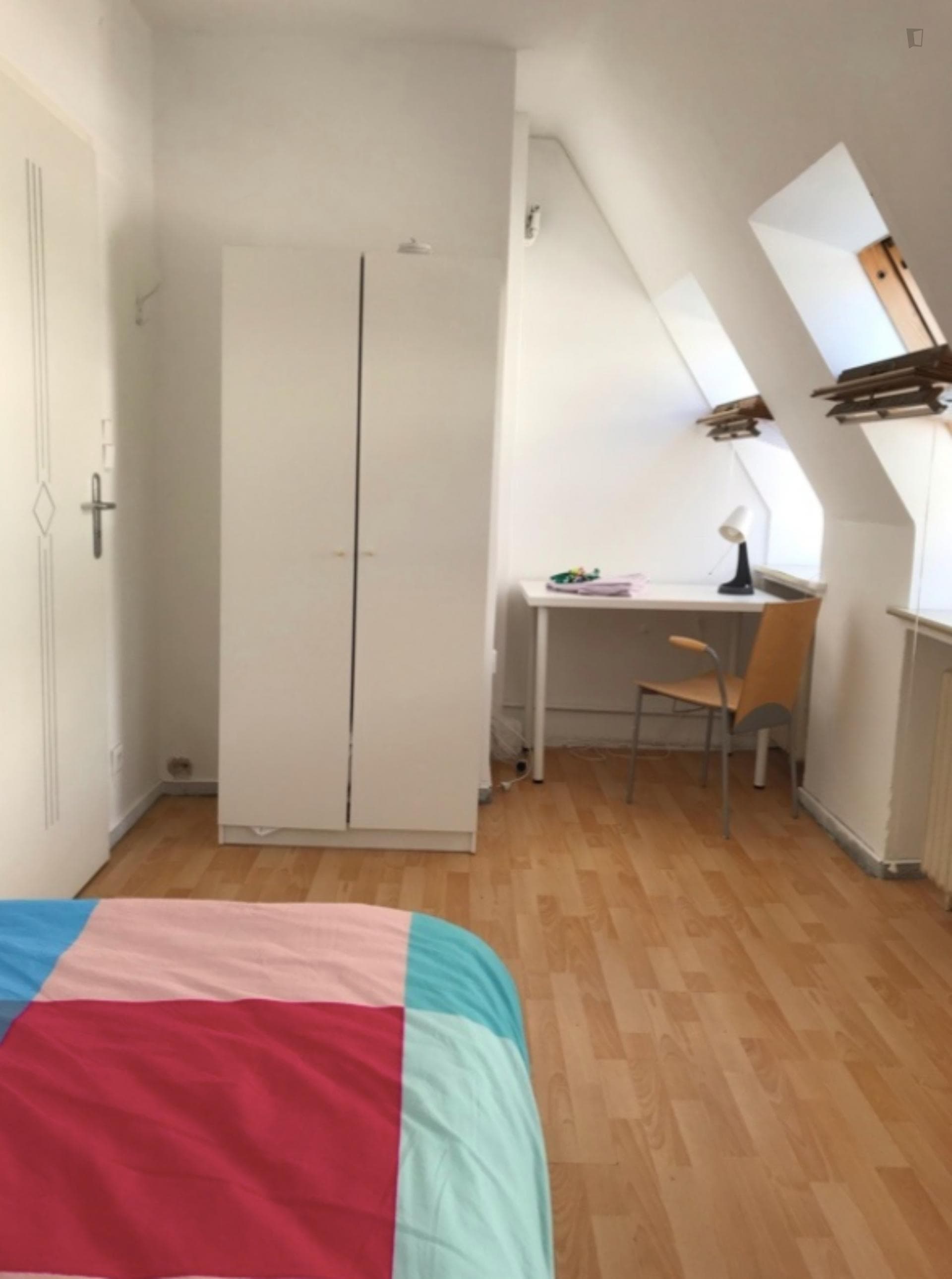 Nice single-bedroom in a 6-bedroom apartment in Bremen Altstadt right next to Wallanlagen Park photo 1