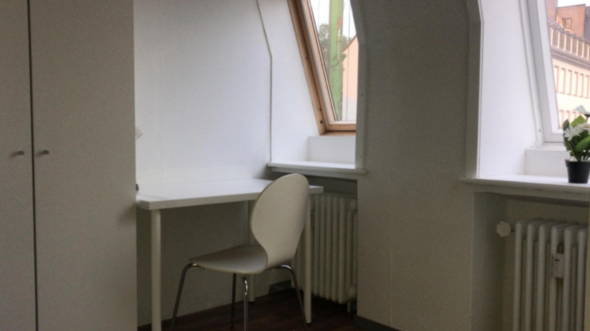 Spacious single-bedroom in a 6-bedroom apartment in Bremen Altstadt right next to Wallanlagen Park photo 1