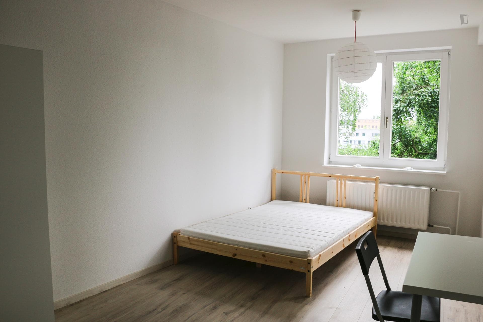 Cool double bedroom with a balcony, in Gesundbrunnen photo 1