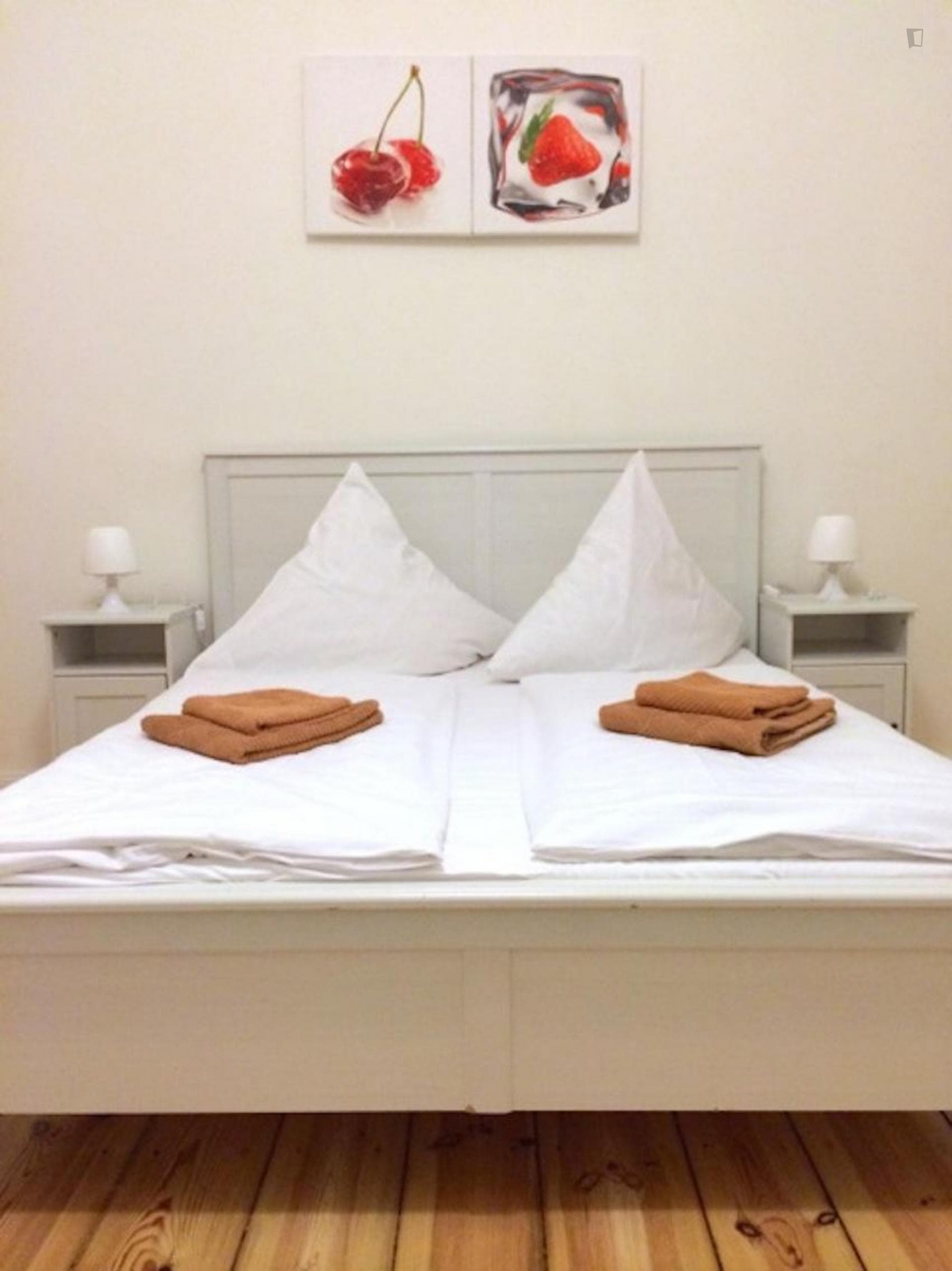 Pretty nice double bedroom near the Zoo in very central Charlottenburg district photo 1