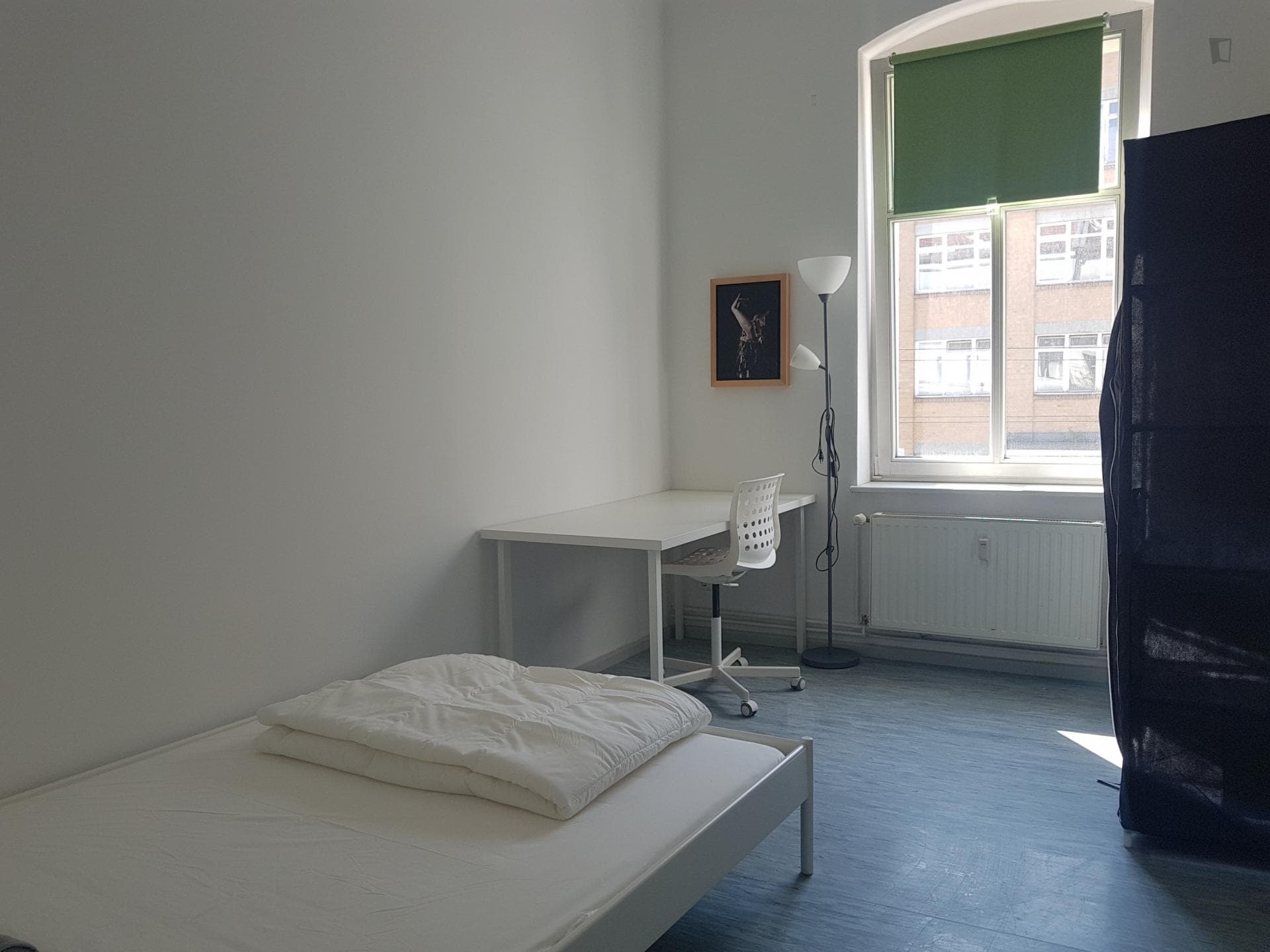 Pleasant single bedroom in a 5-bedroom flat in Adlershof photo 1