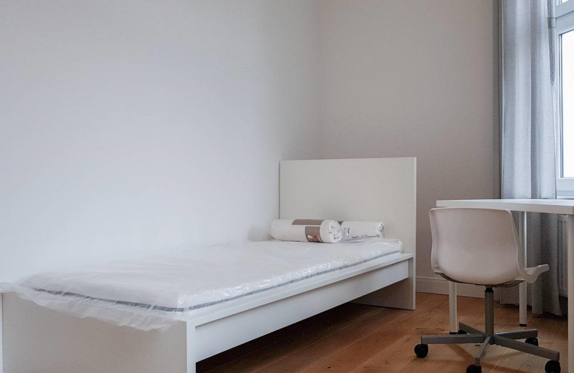 Homely single bedroom near Schillerpark photo 1