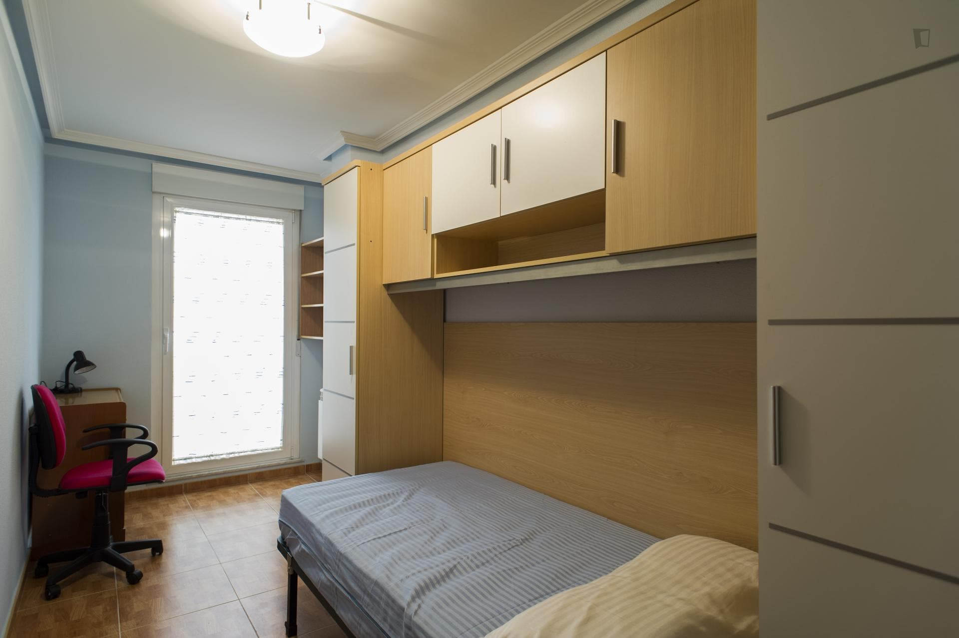 Charming single bedroom in a 3-bedroom flat, in the northwestern side of Salamanca photo 1