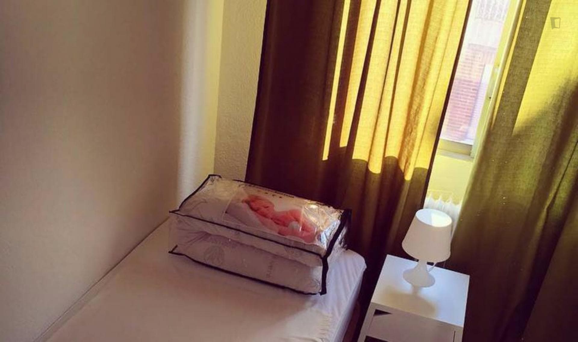 Attractive single bedroom in the historic centre of Granada photo 1