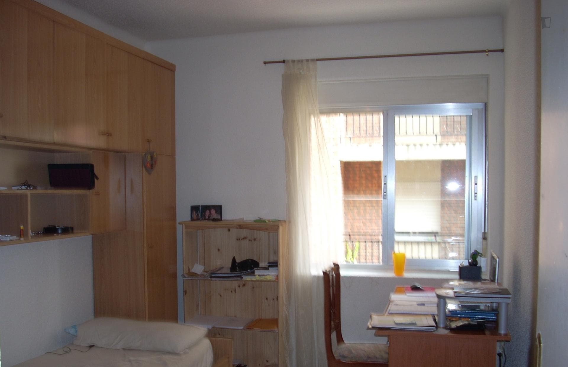 Fair and cosy single bedroom in a 3-bedroom flat, in the heart of Salamanca photo 1