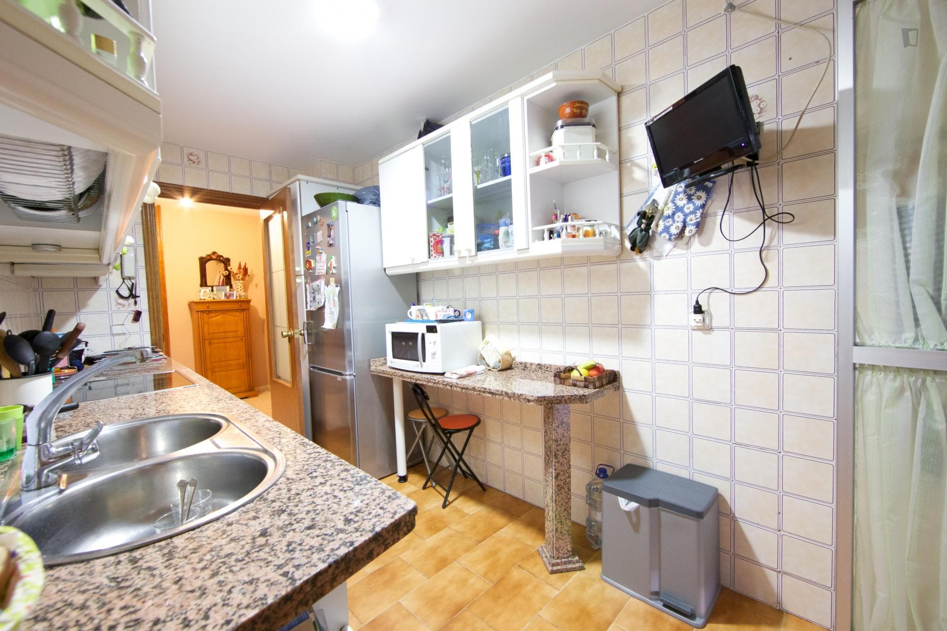 Adorable single bedroom in a 4-bedroom apartment in Parque Azahara photo 1