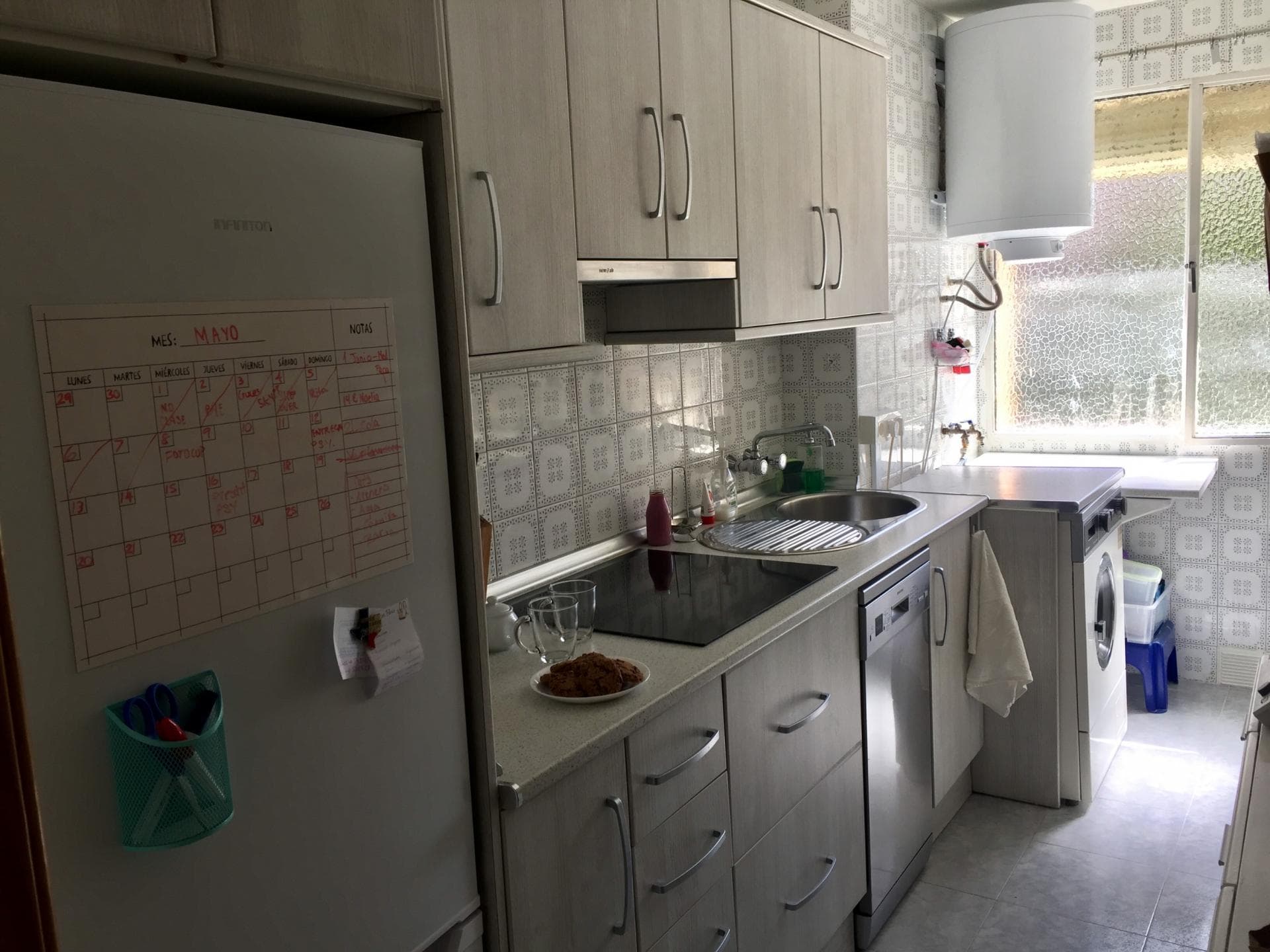 Single bedroom in 3-bedroom apartment with AC photo 1