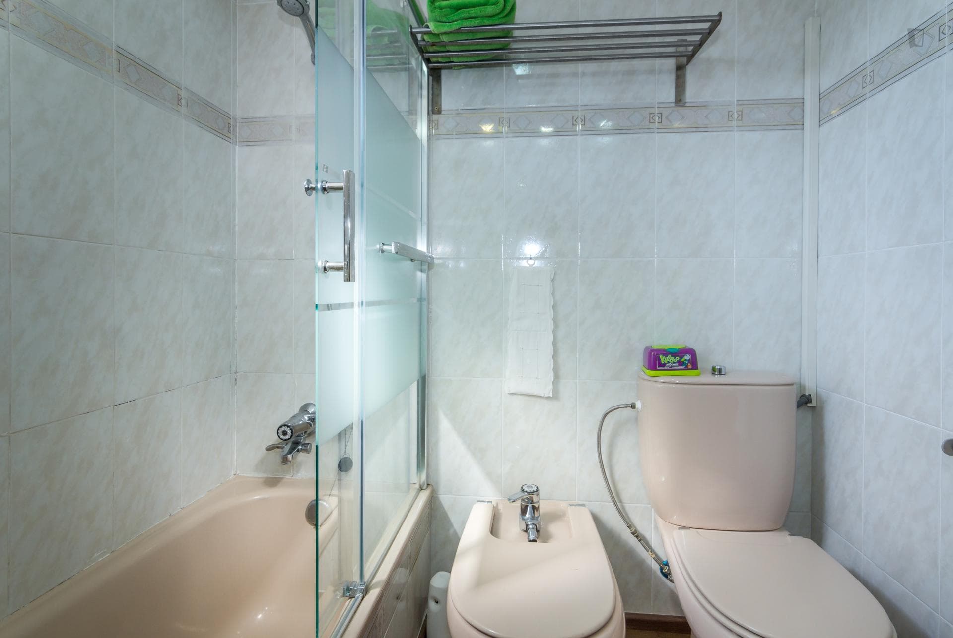 Colourful single bedroom with a private bathroom near Sant Blai photo 1