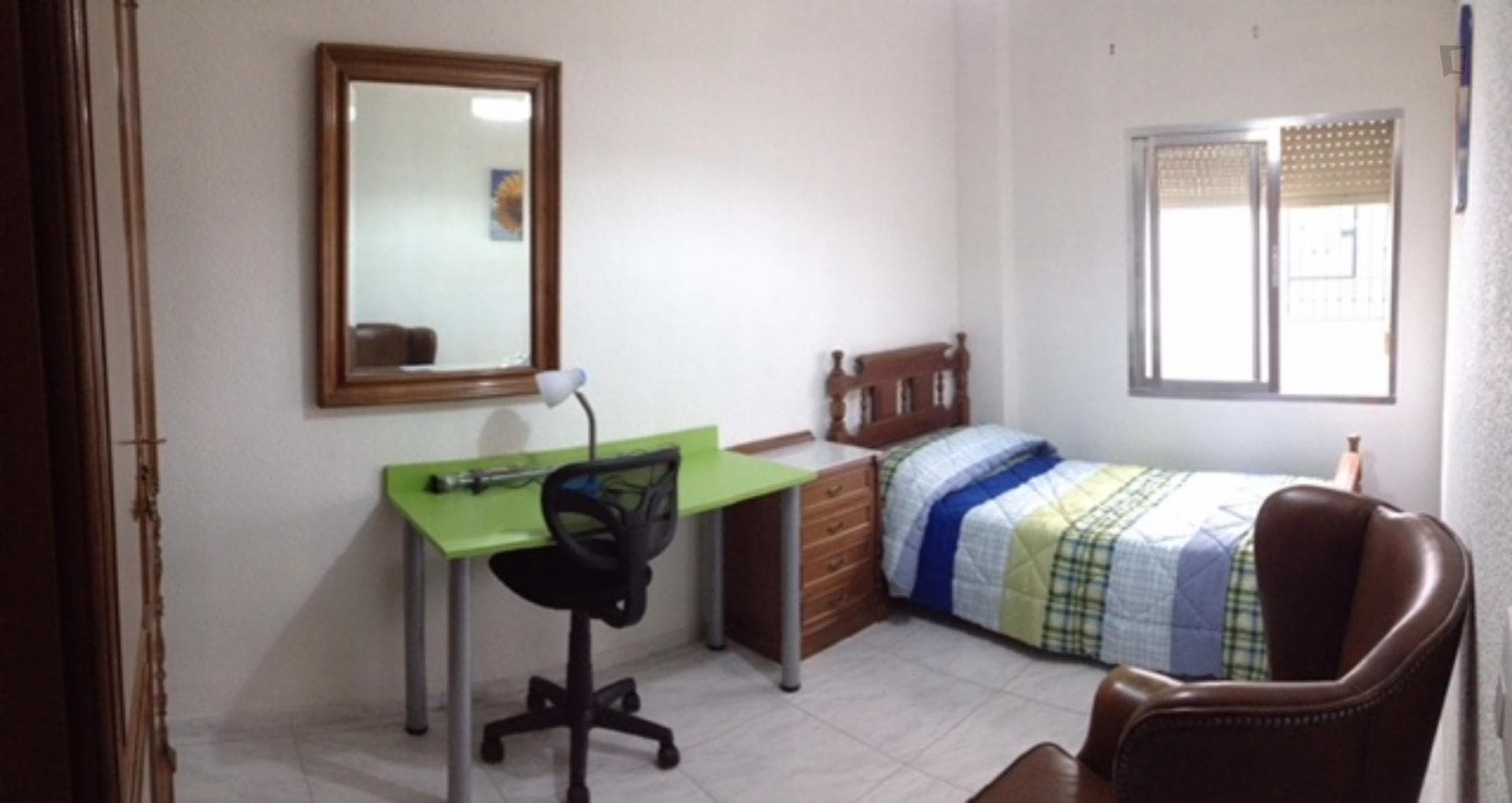 Single bedroom in a 4-bedroom apartment near Puerta de Almodóvar photo 1