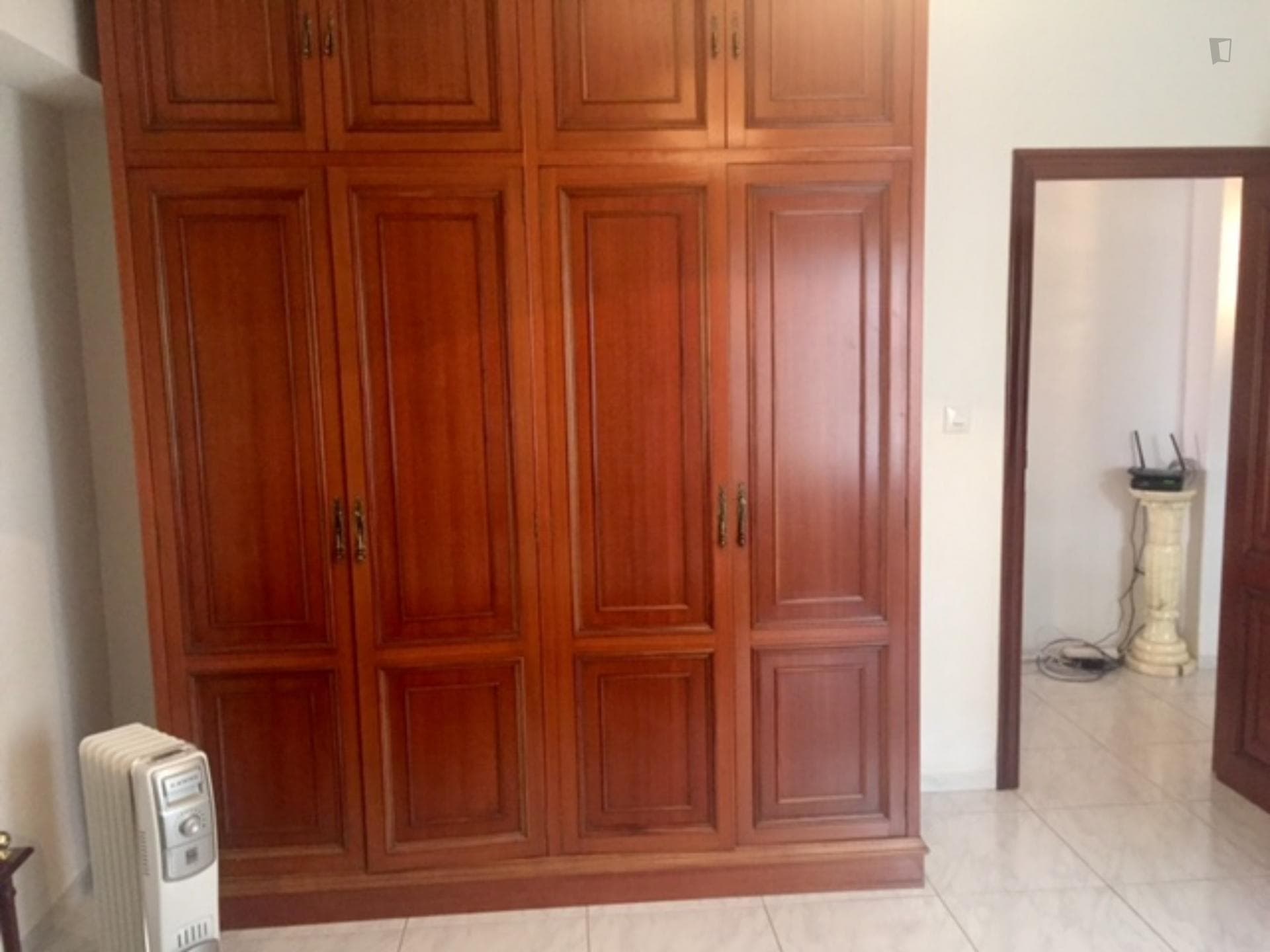 Single bedroom in a 4-bedroom apartment in Ciudad Jardin photo 1