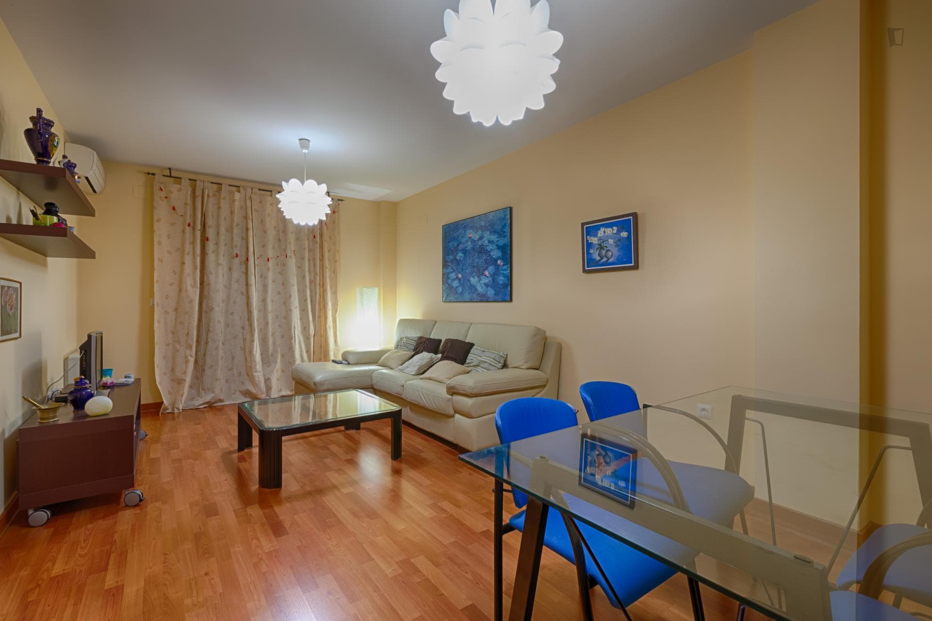Modern 2-Bedroom Apartment with Accessible Amenities near GranadaNew photo 1