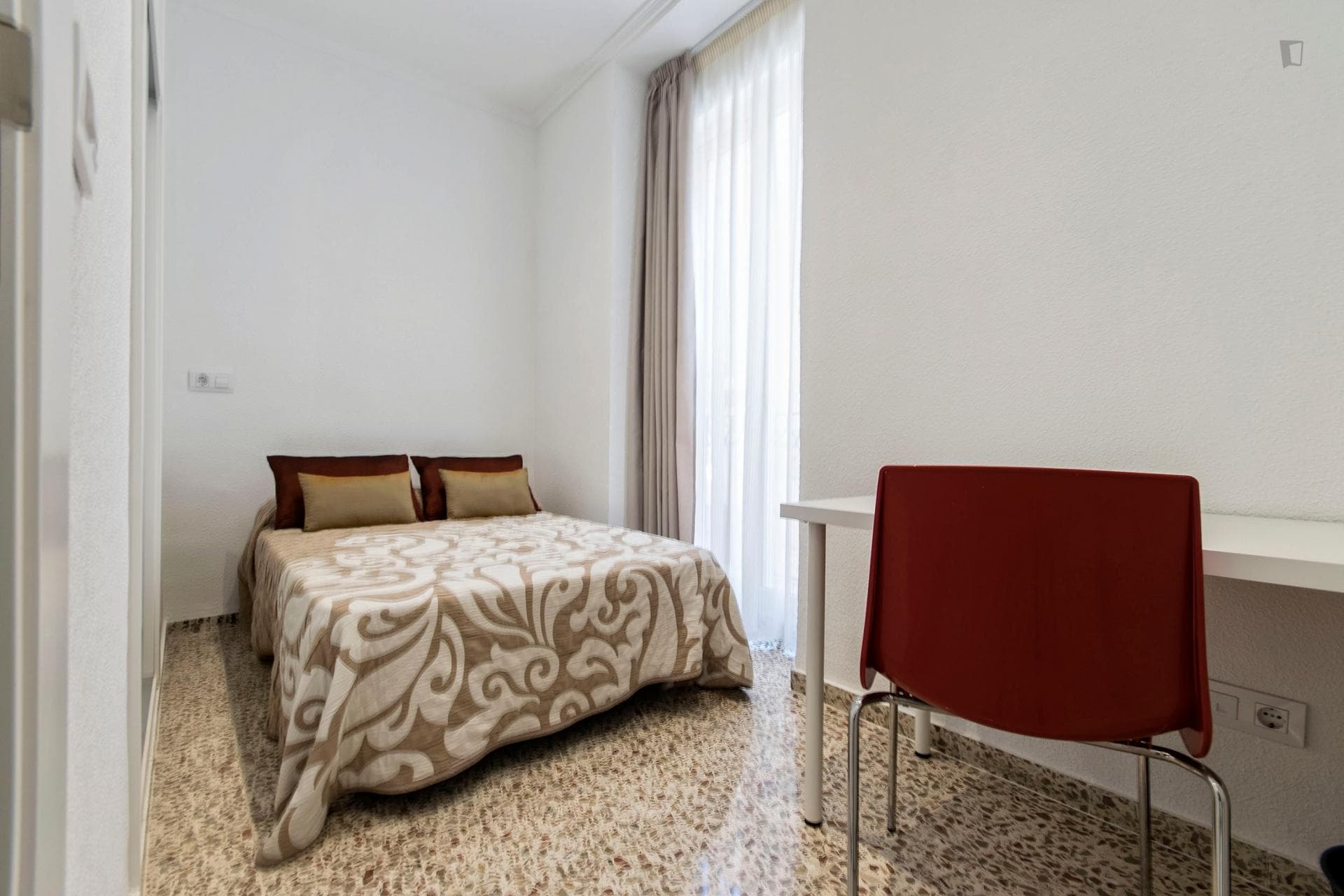Lovely double bedroom in Alicante photo 1