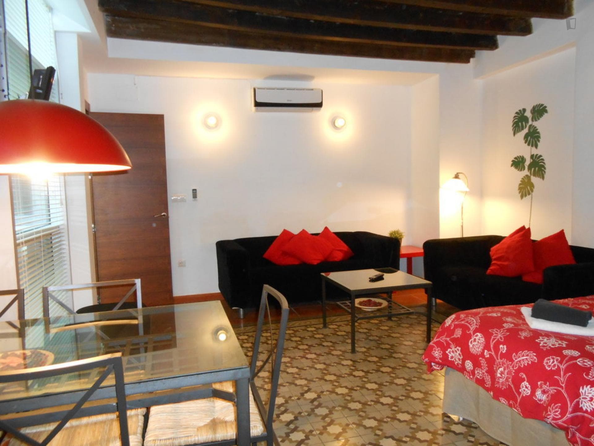 Very cool 2-bedroom apartment in the hip centre of Granada photo 1