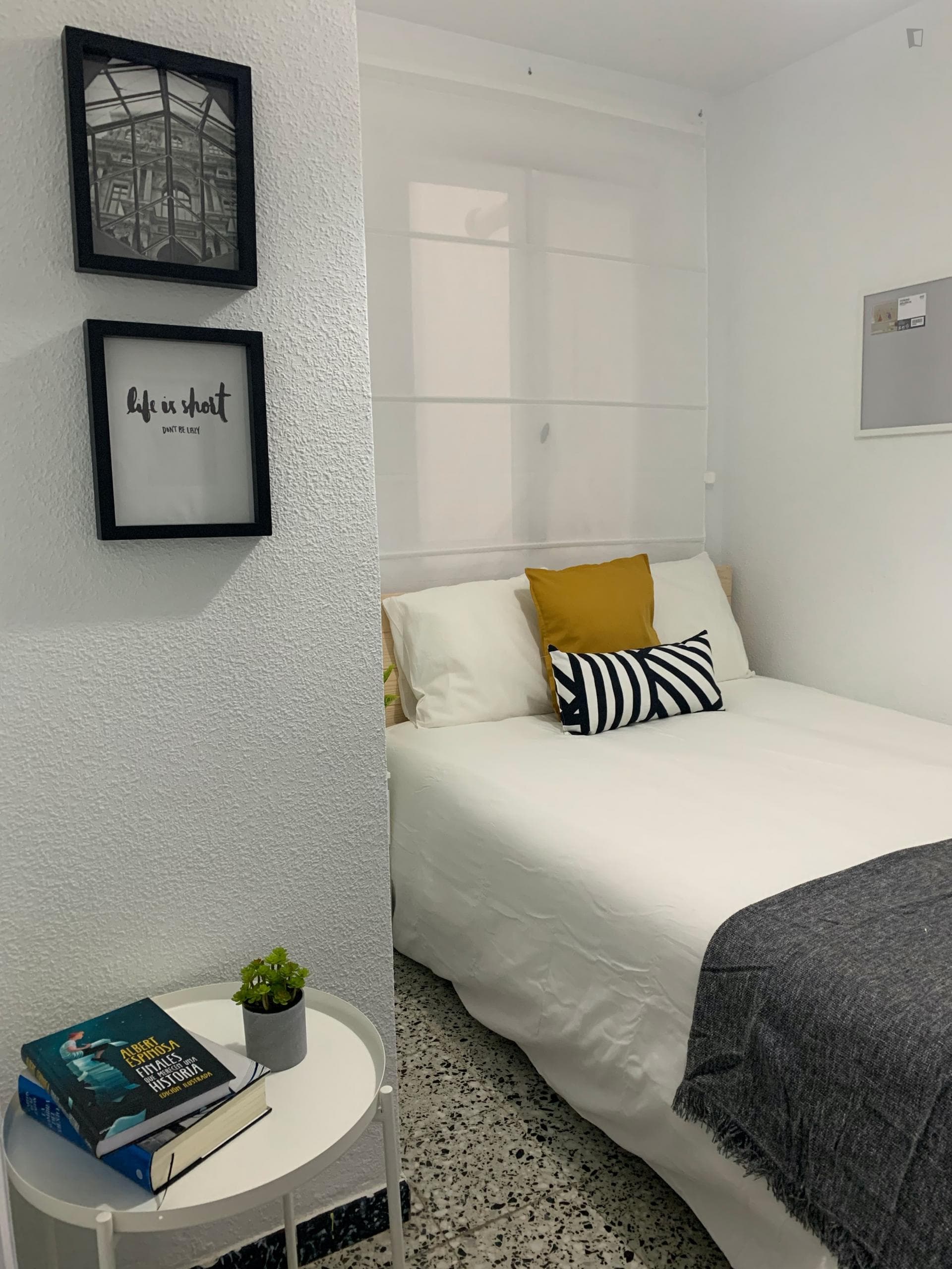 Double bedroom in a 3-bedroom apartment near Parc lo Morant photo 1