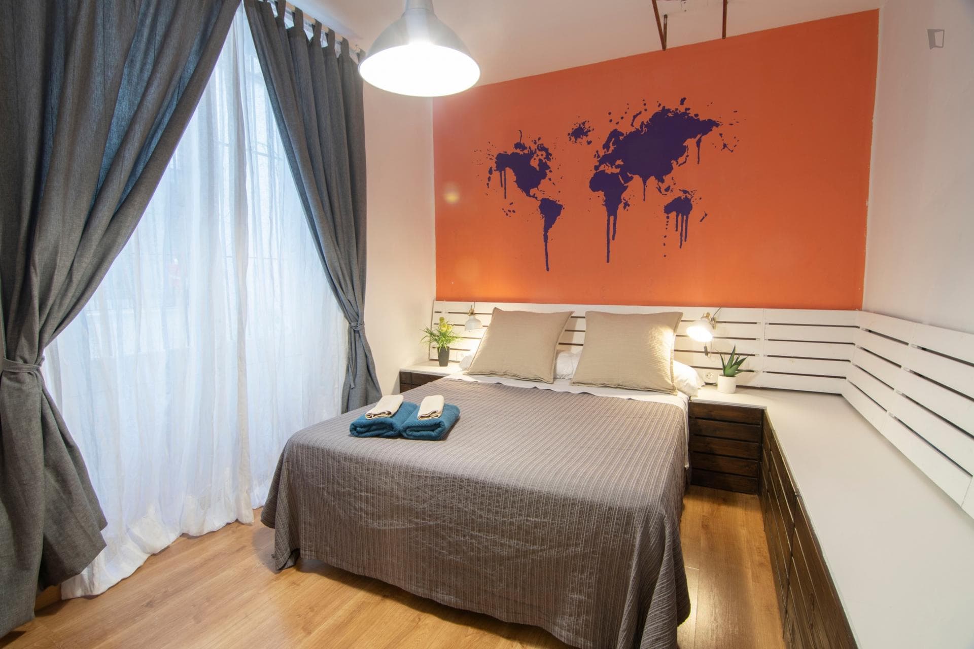 Bright 1-bedroom apartment near Plaza de Gracia photo 1