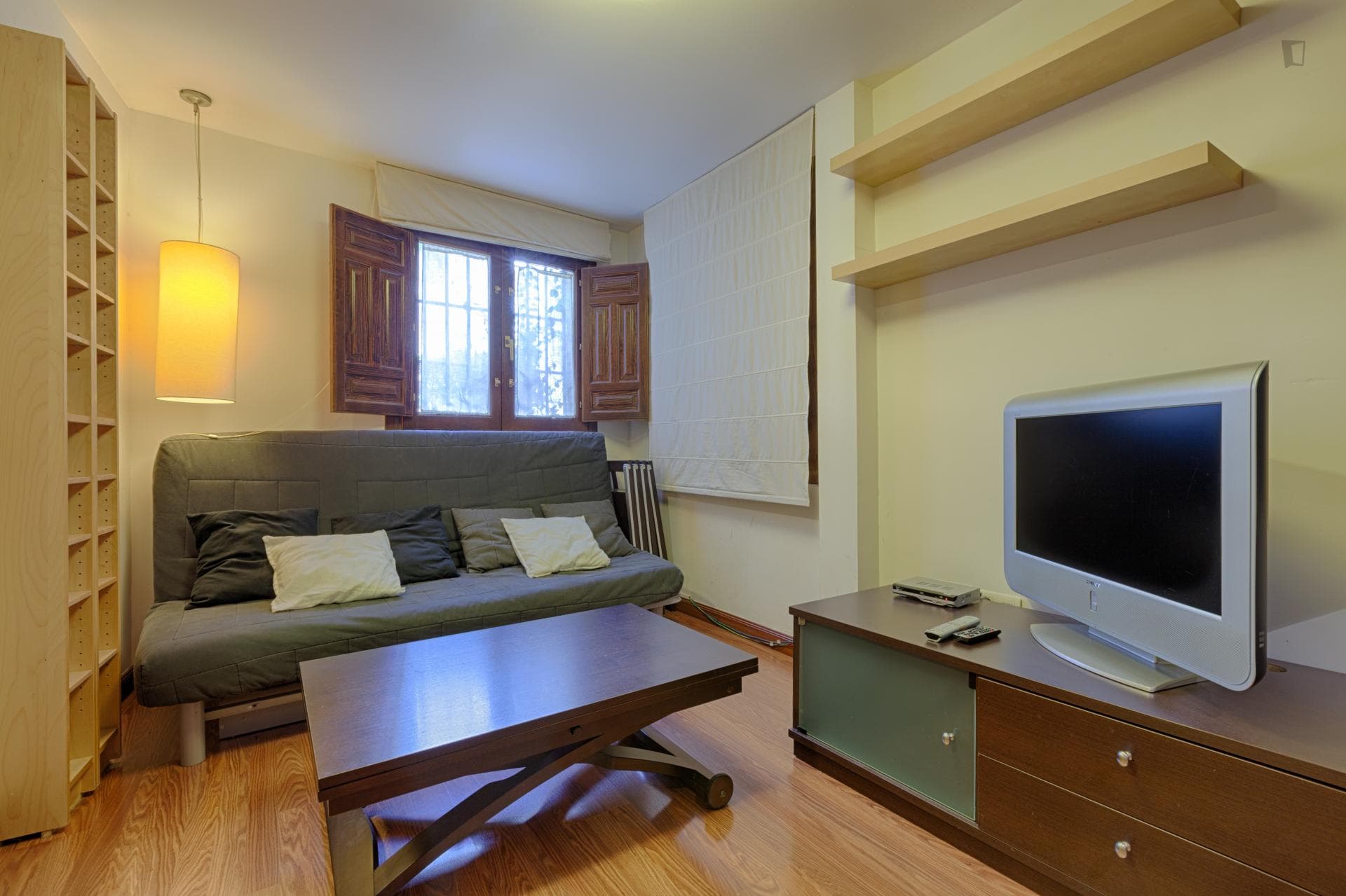 Very cool 1-bedroom duplex near the Alhambra photo 1