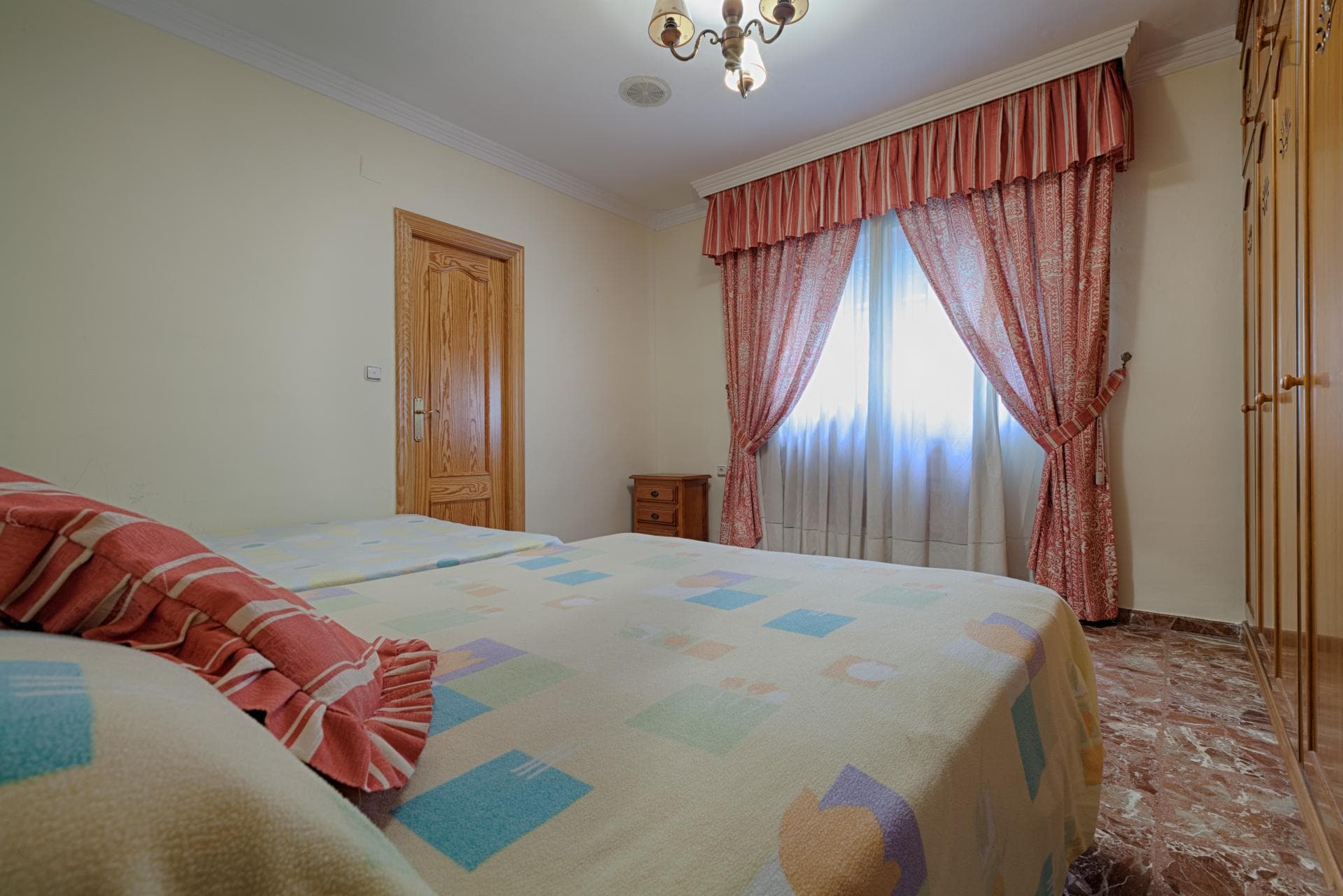Comfortable twin bedroom in the Cenes de la Vega municipality photo 1