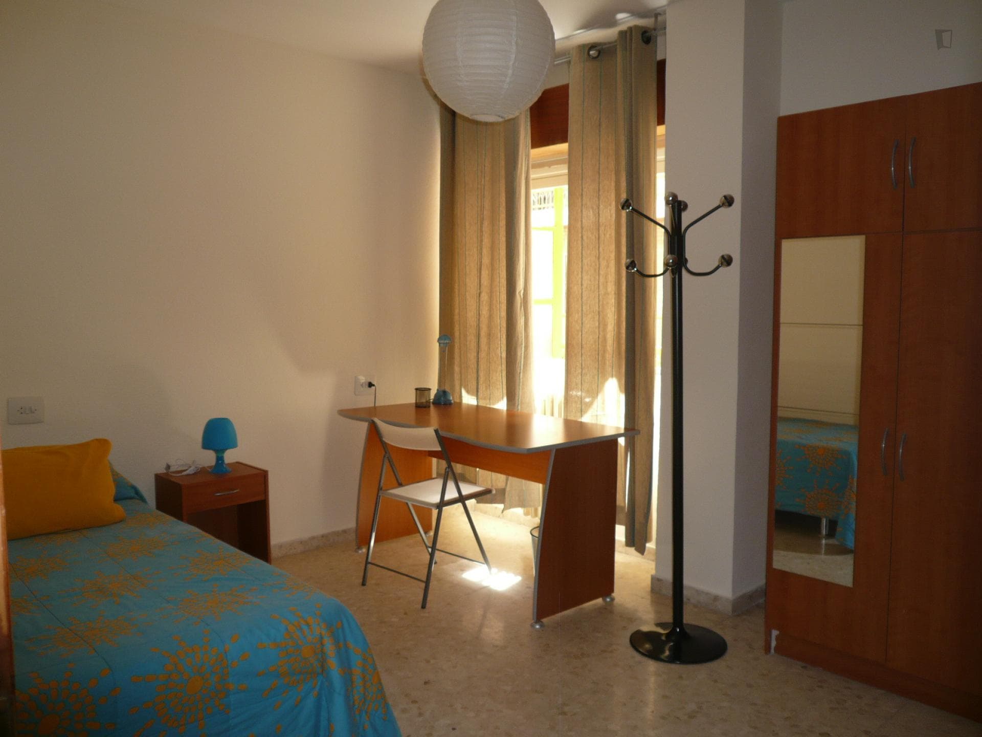 Plain single bedroom close to the heart of Granada photo 1