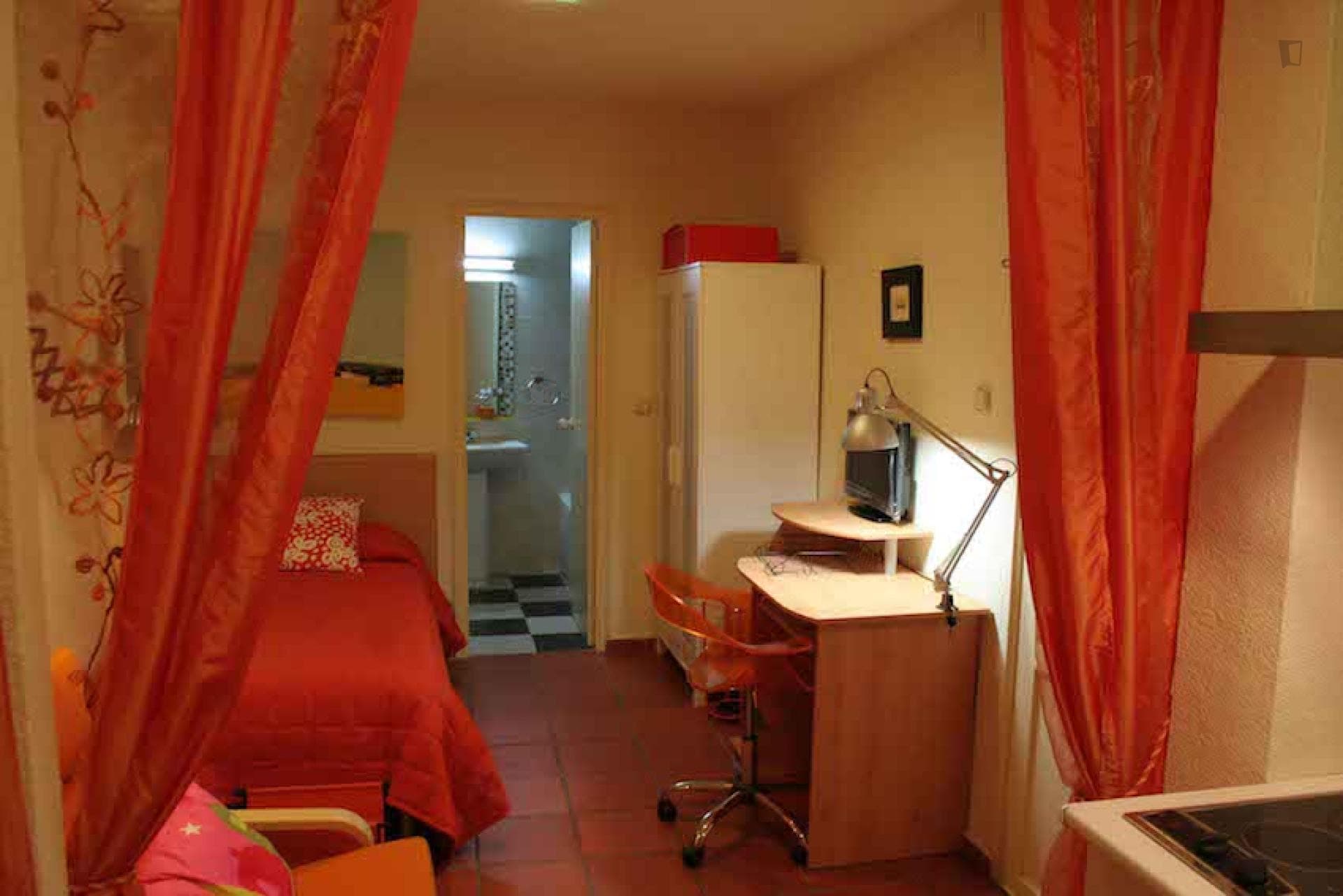 Sublime studio flat near the Faculdad de Derecho of the Univerisdad de Granada photo 1