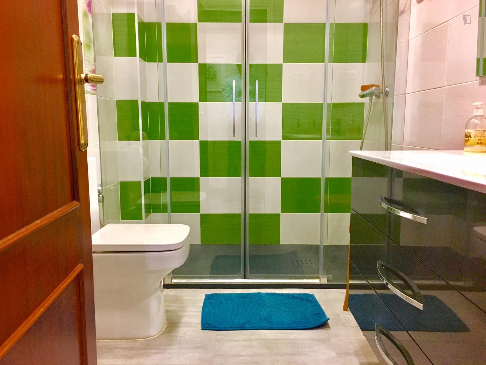 Lovely single bedroom in 7-bedroom apartment near Latorre General Plaza photo 1