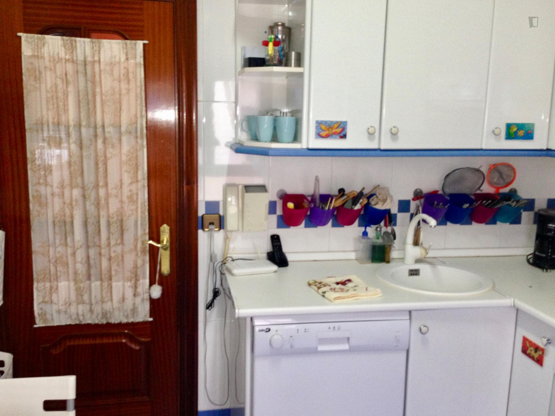 Spacious double bedroom in a 4-bedroom apartment near Plaza de la Convivencia photo 1