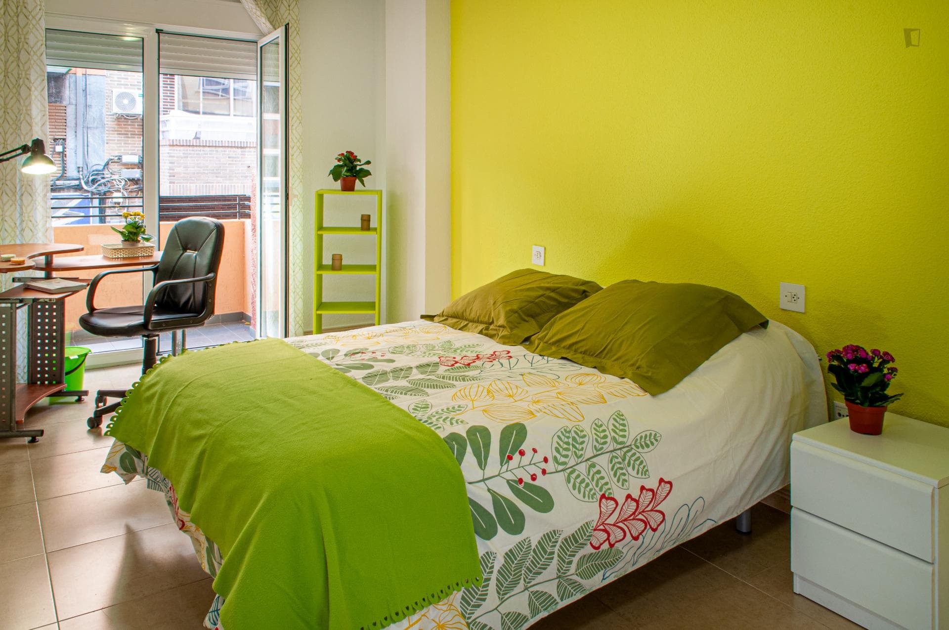 Double for Single Use Bedroom with Private Balcony - City Centre photo 1