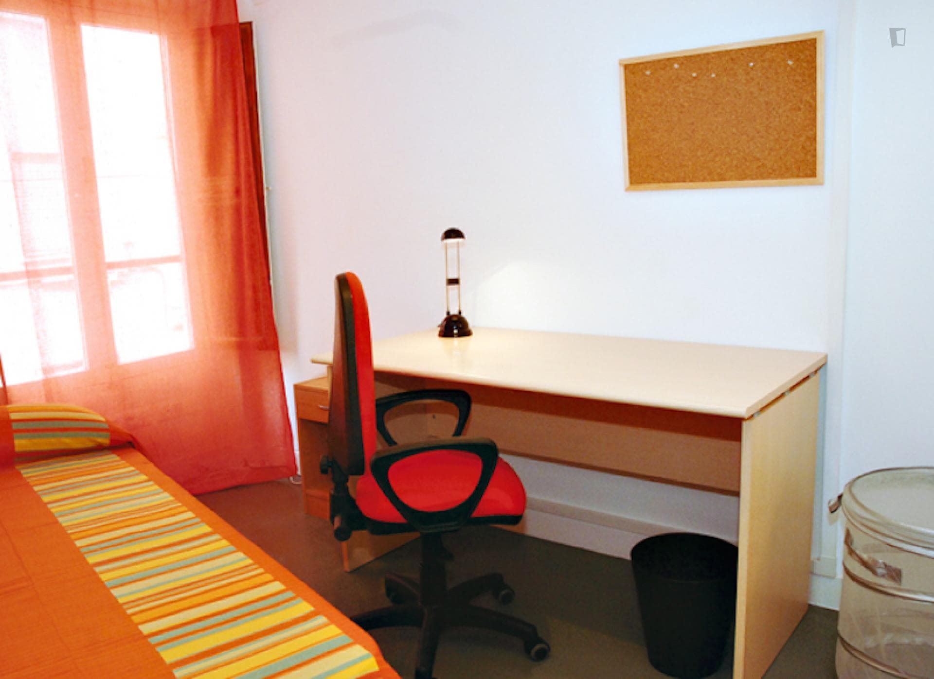 Cool single bedroom close to Mercado train station photo 1