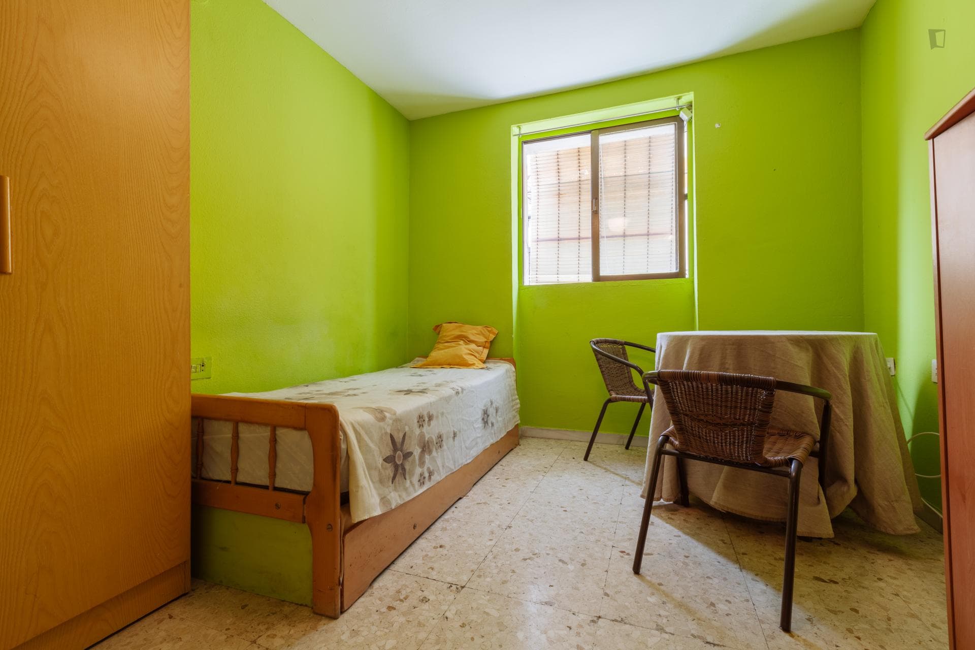 Humble studio near the El Corte Inglés shopping centre photo 1