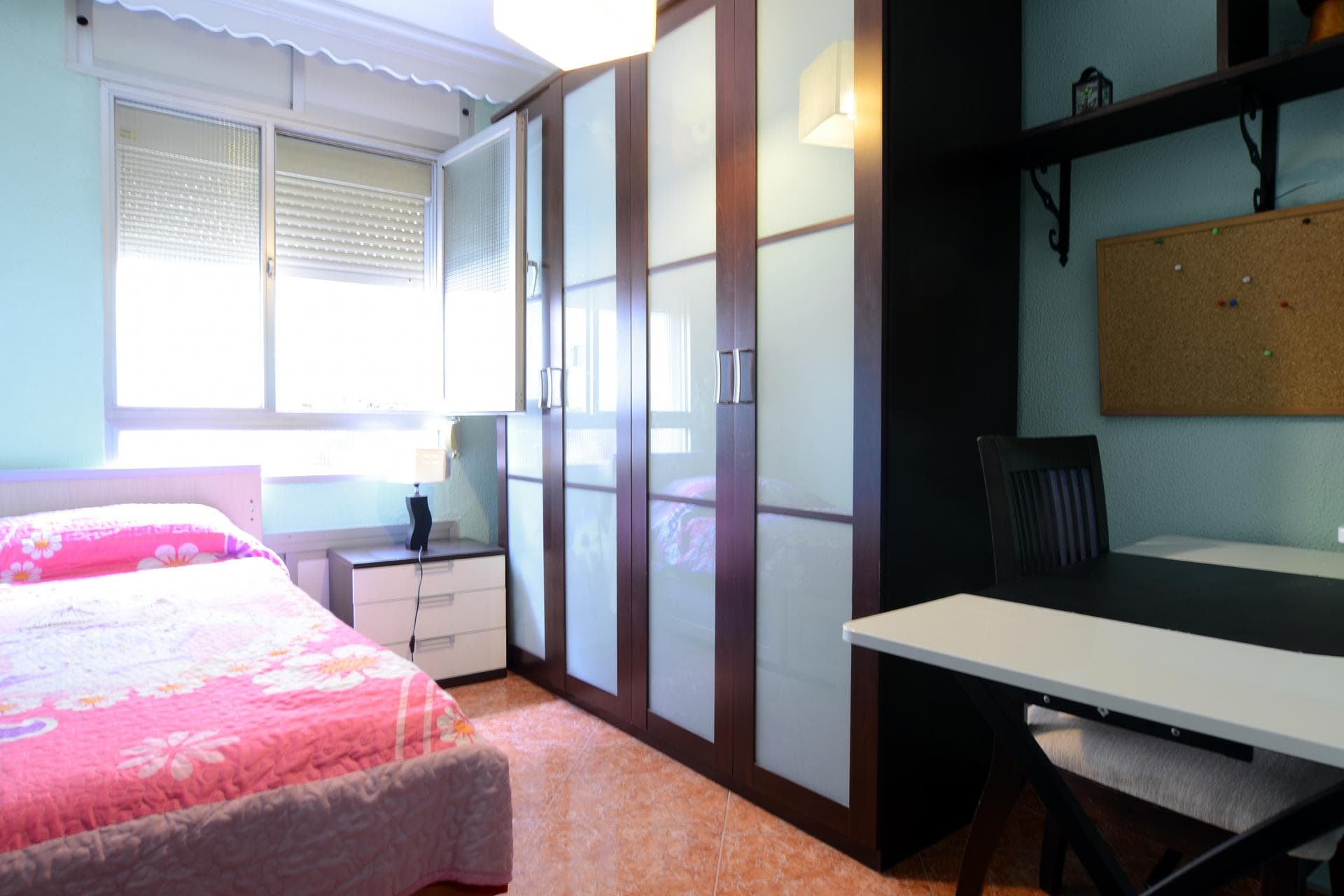 Cosy single bedroom just for female students, near Santa Cristina neighbourhood photo 1