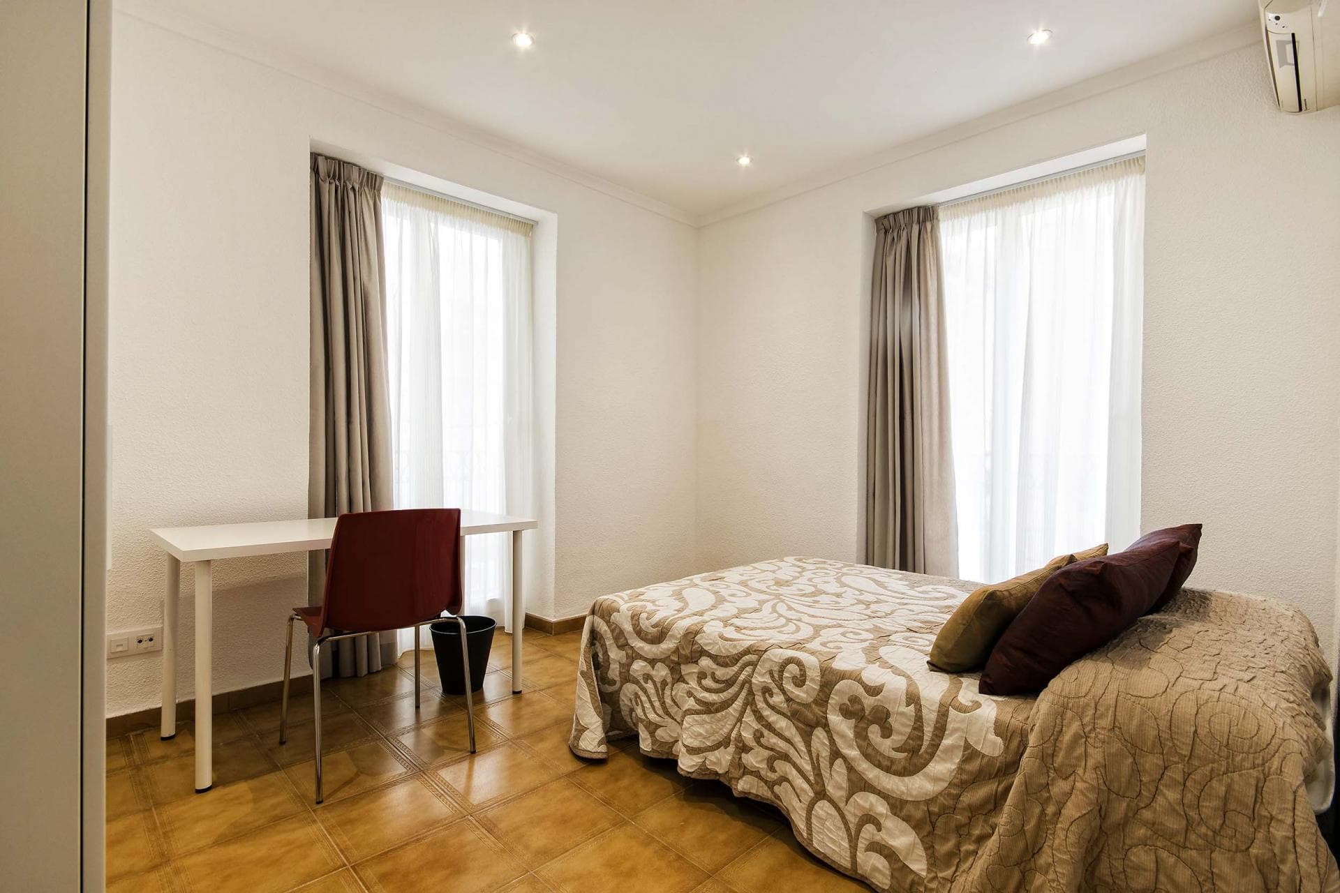 Charming double bedroom near Plaça Gabriel Miró photo 1