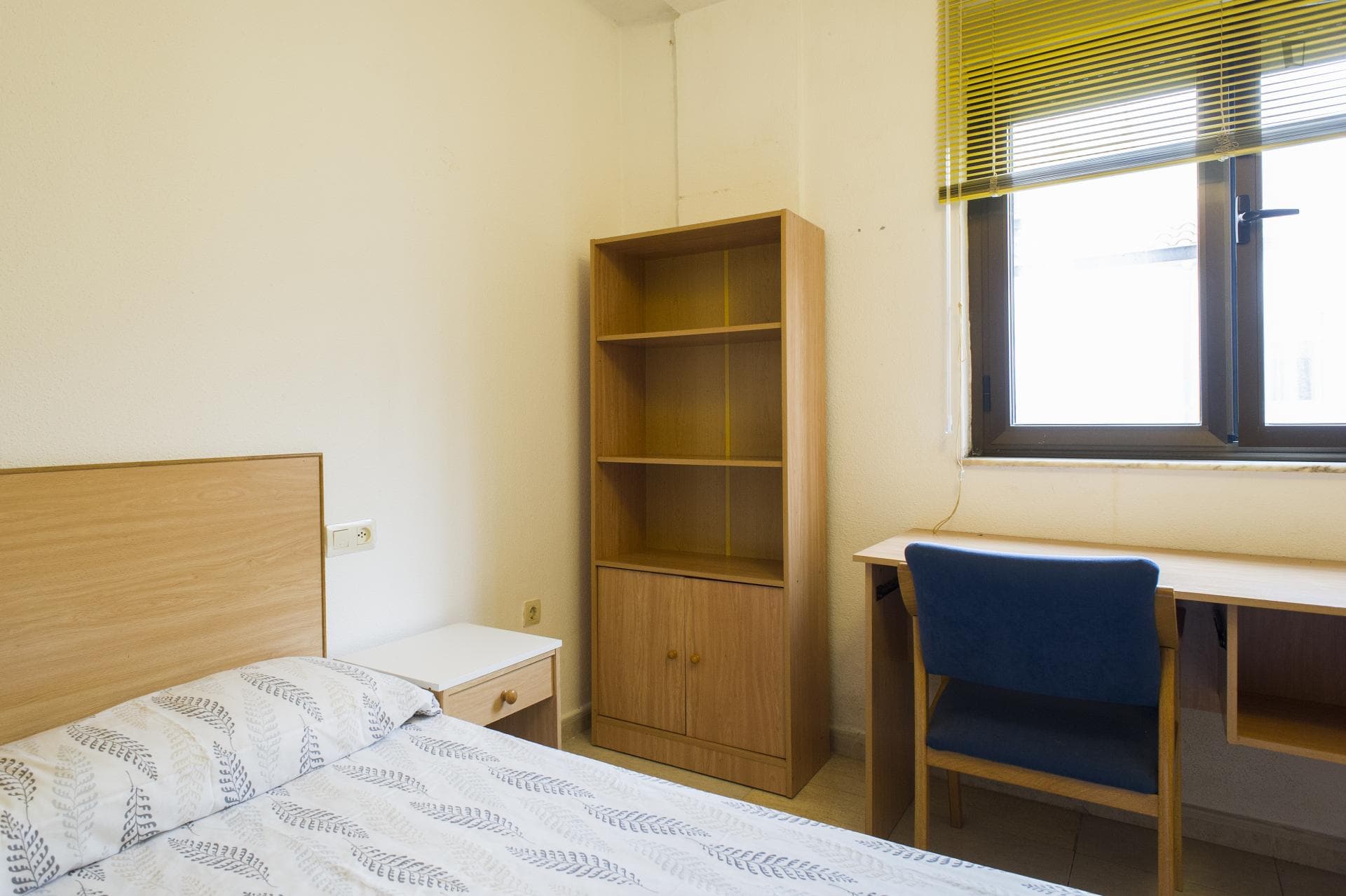 Snug single bedroom in a 6-bedroom flat, near Universidad De Salamanca photo 1