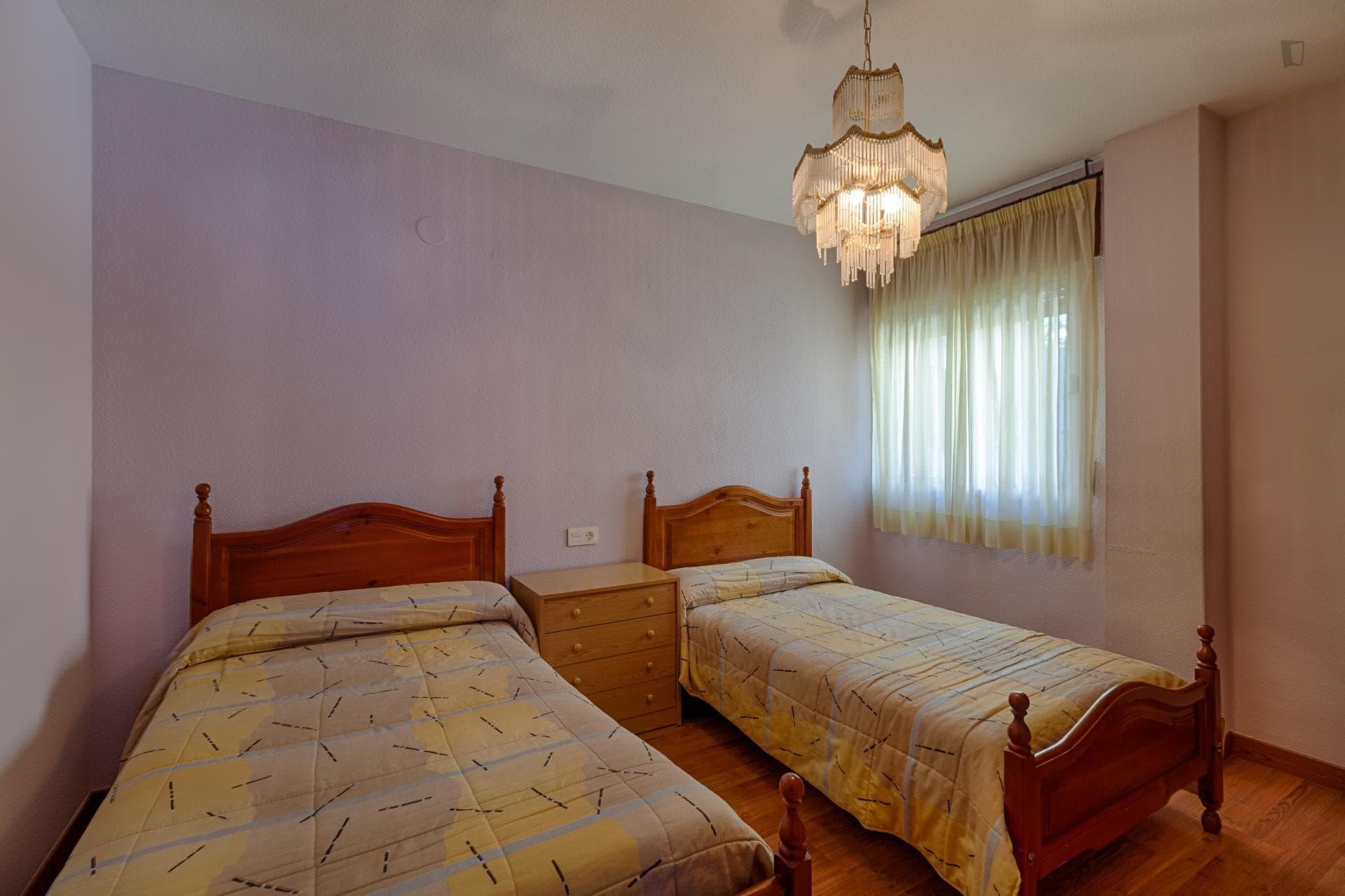 Spacious 3-bedroom apartment near central Granada photo 1