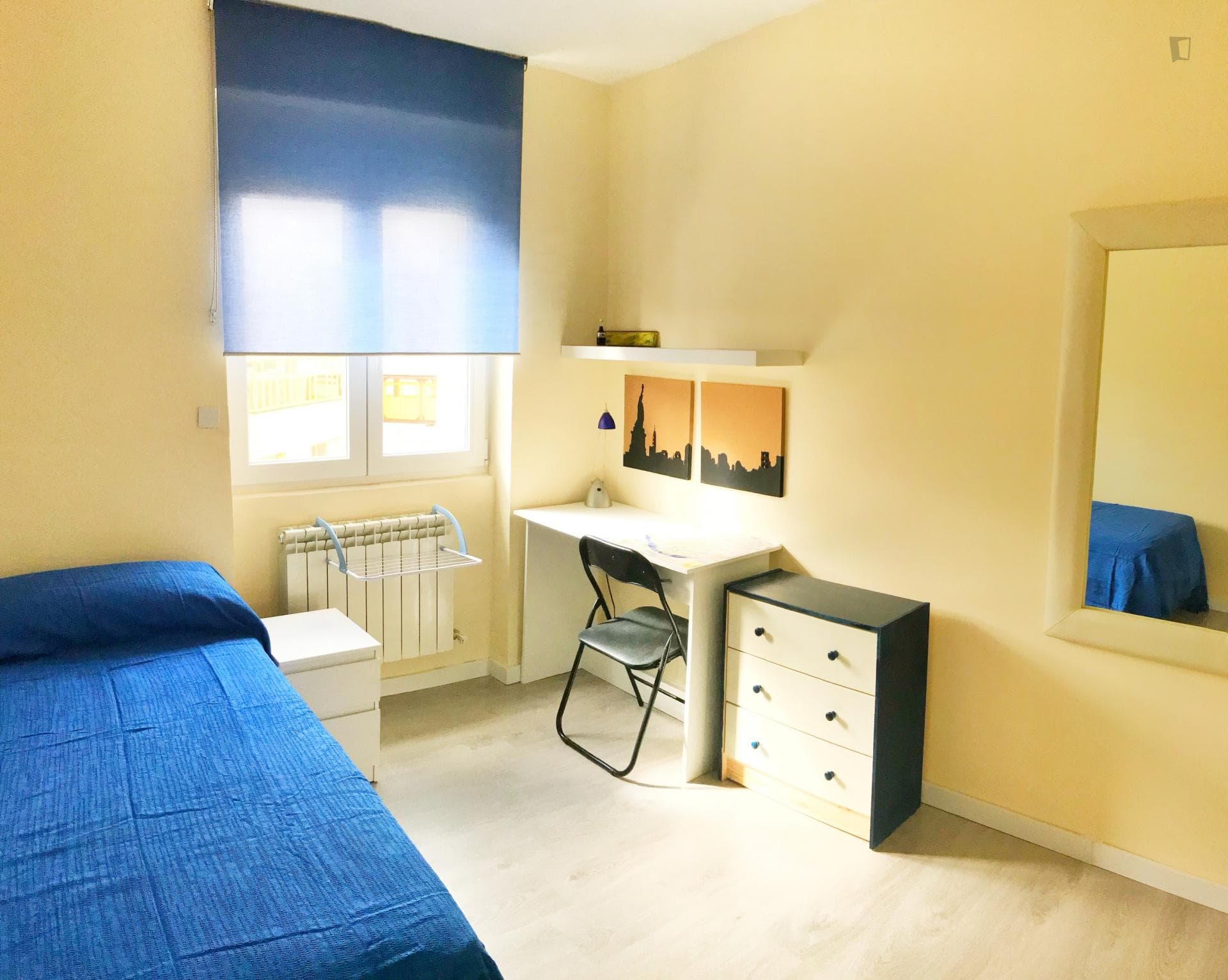 Lovely single bedroom photo 1