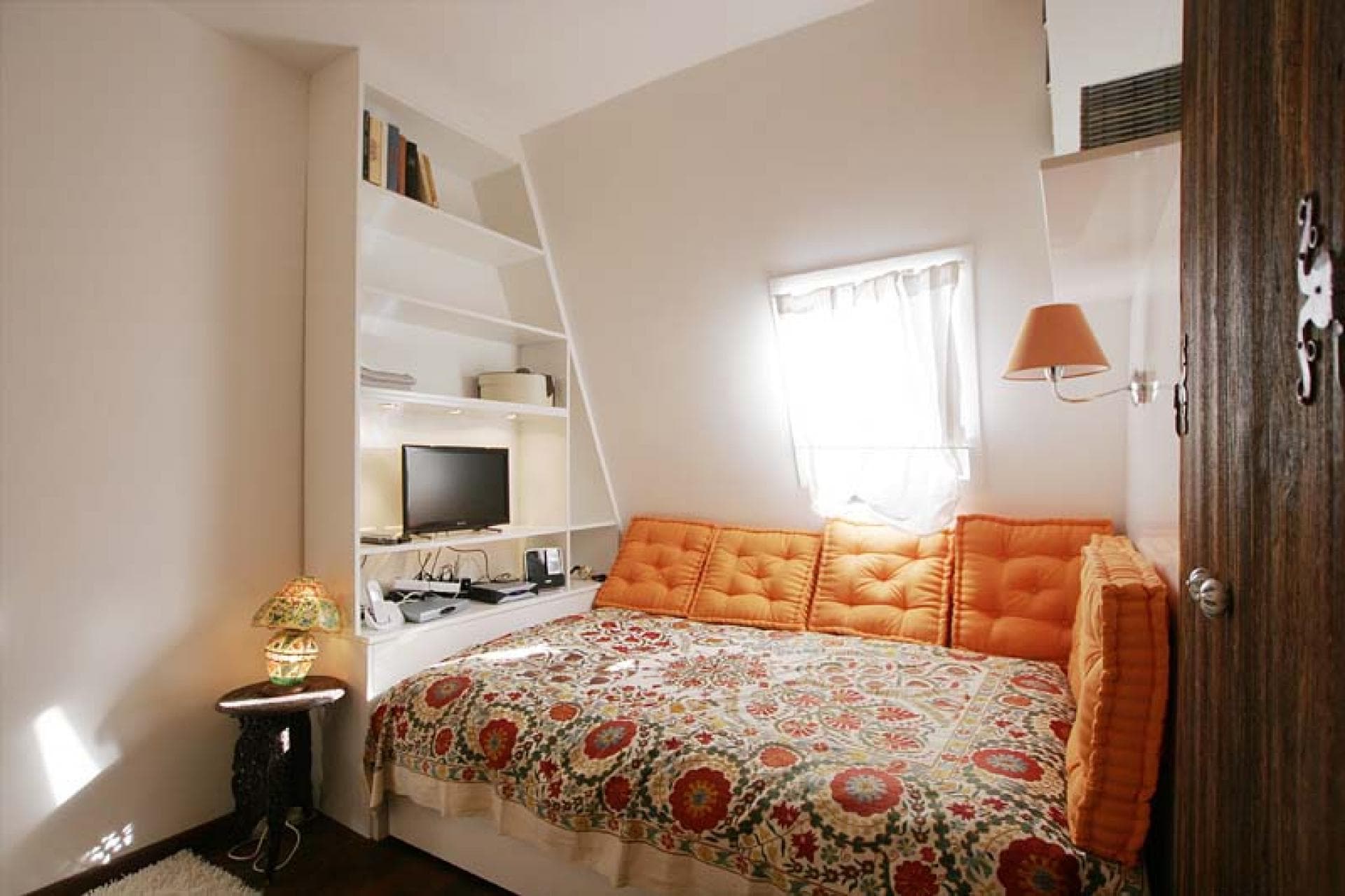 Fashionable studio apartment in classic Monnaie neighbourhood photo 1