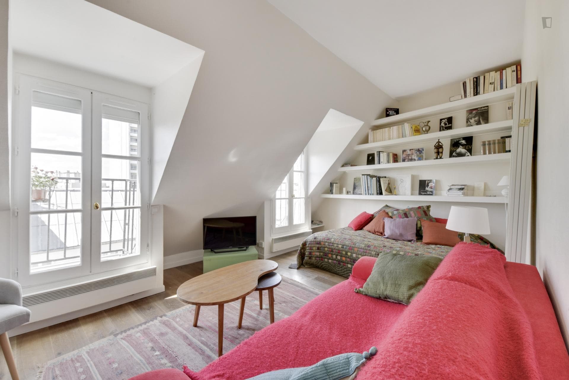 Wonderful studio with balcony, République photo 1