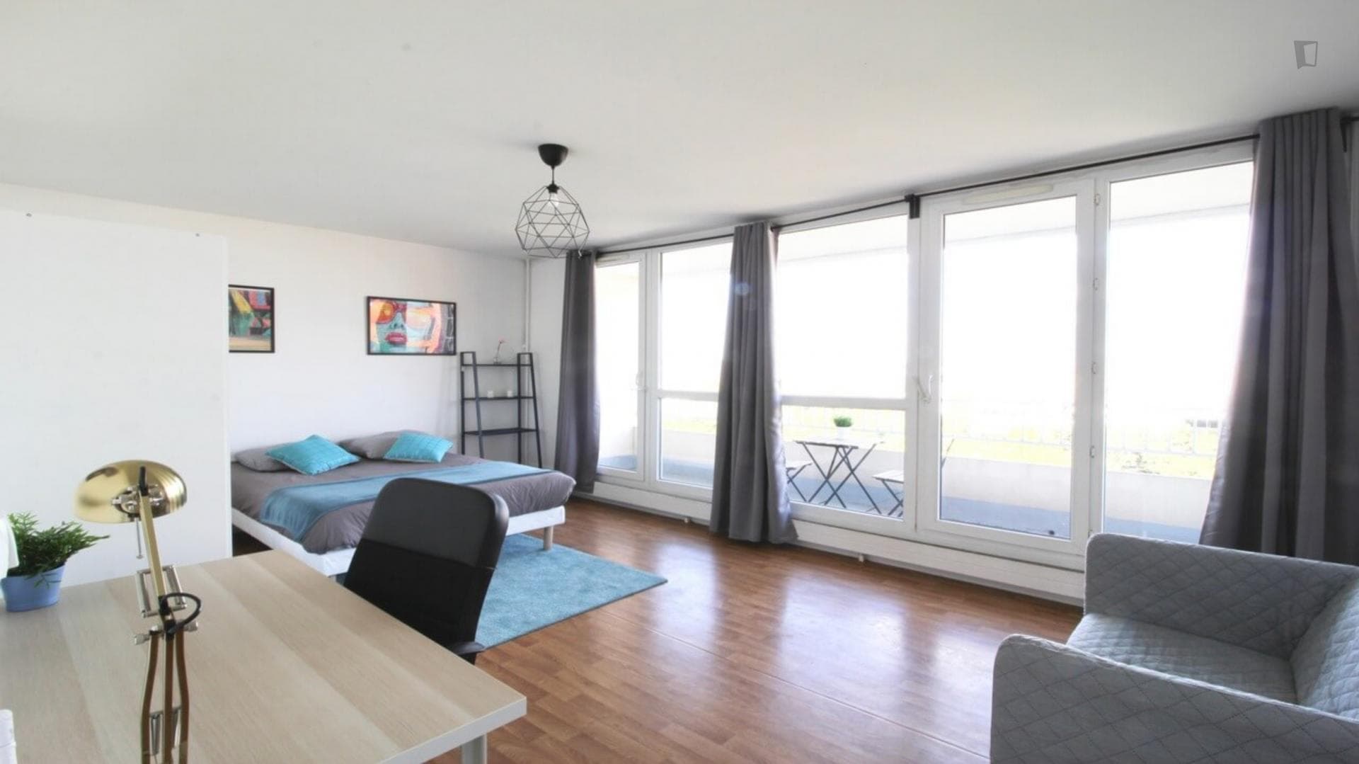 Large luminous room - 19m² - NTR1 photo 1