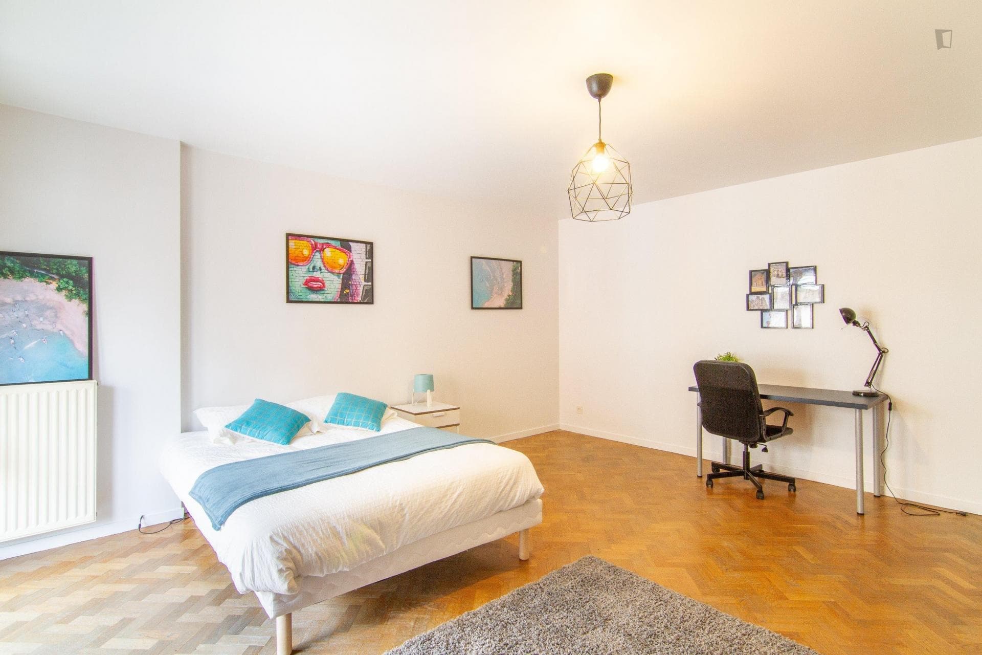 Spacious bright room - 24m² - RU6 photo 1