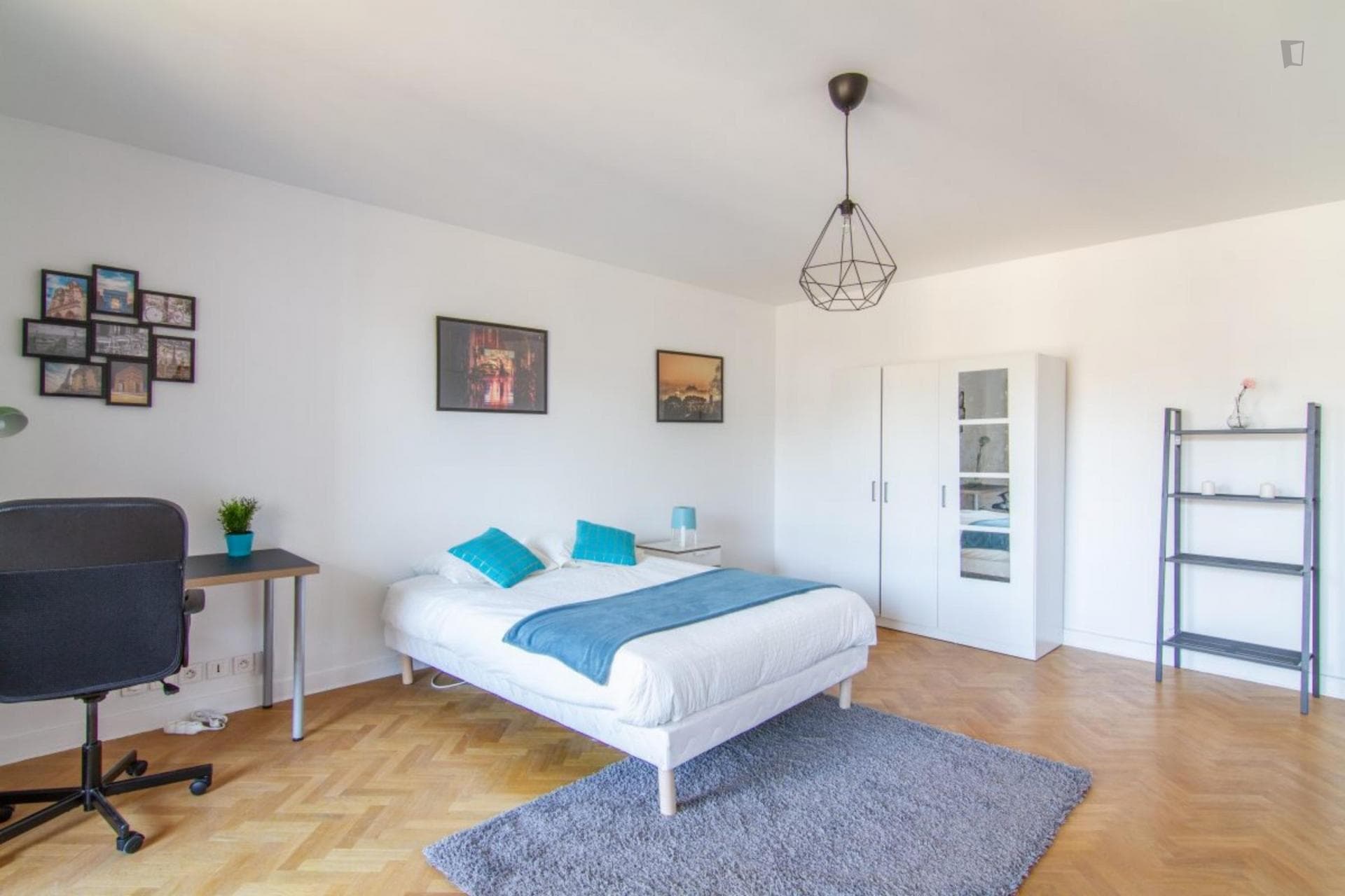 Bright and spacious room - 24m² - RU15 photo 1