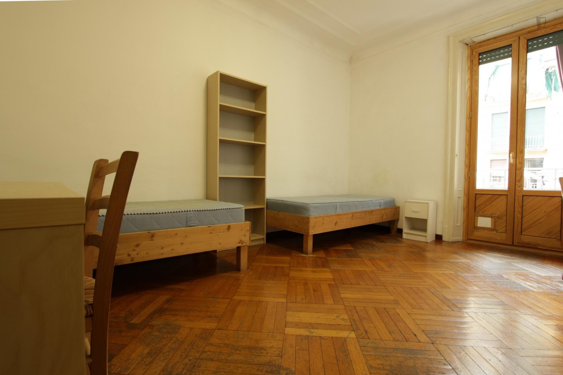 Bed in a twin bedroom close to the city center photo 1