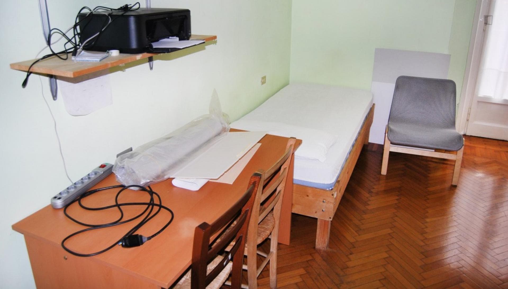 Bed in a cool twin bedroom bordering Città Studi photo 1